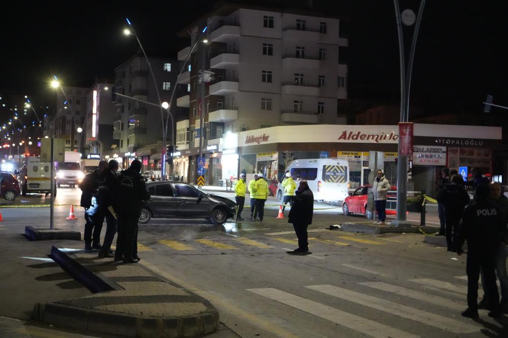 Nigdede Polis Otosu Ile Otomobil Carpisti 1I Agir 6 Yarali5