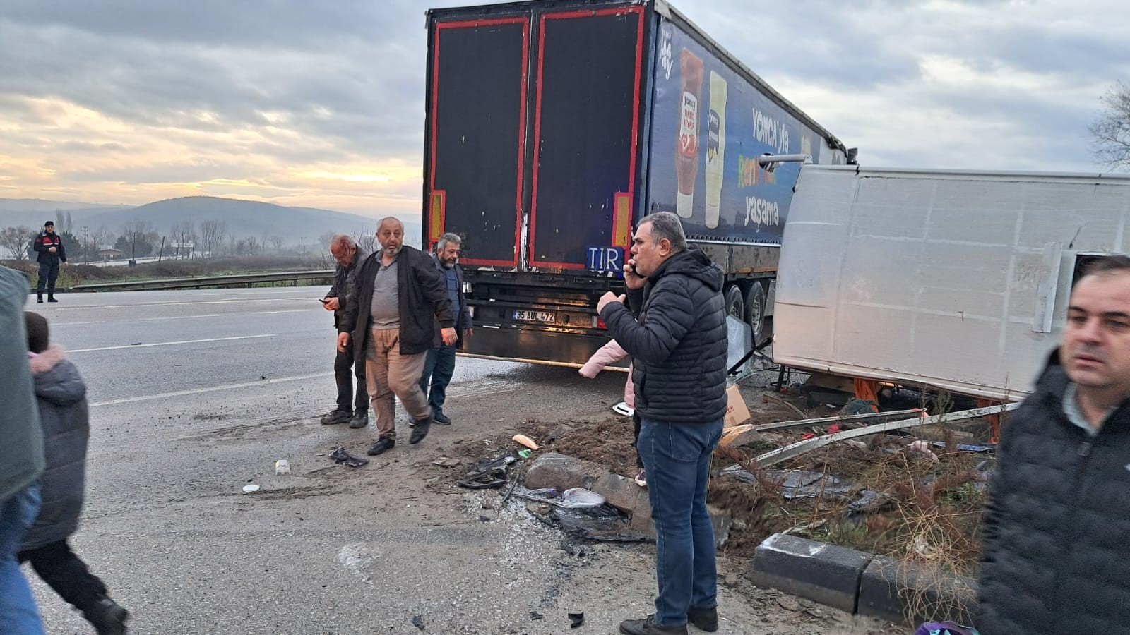 Okul Servisi Ile Tir Carpisti 8 Ogrencinin Durumu Agir (2)