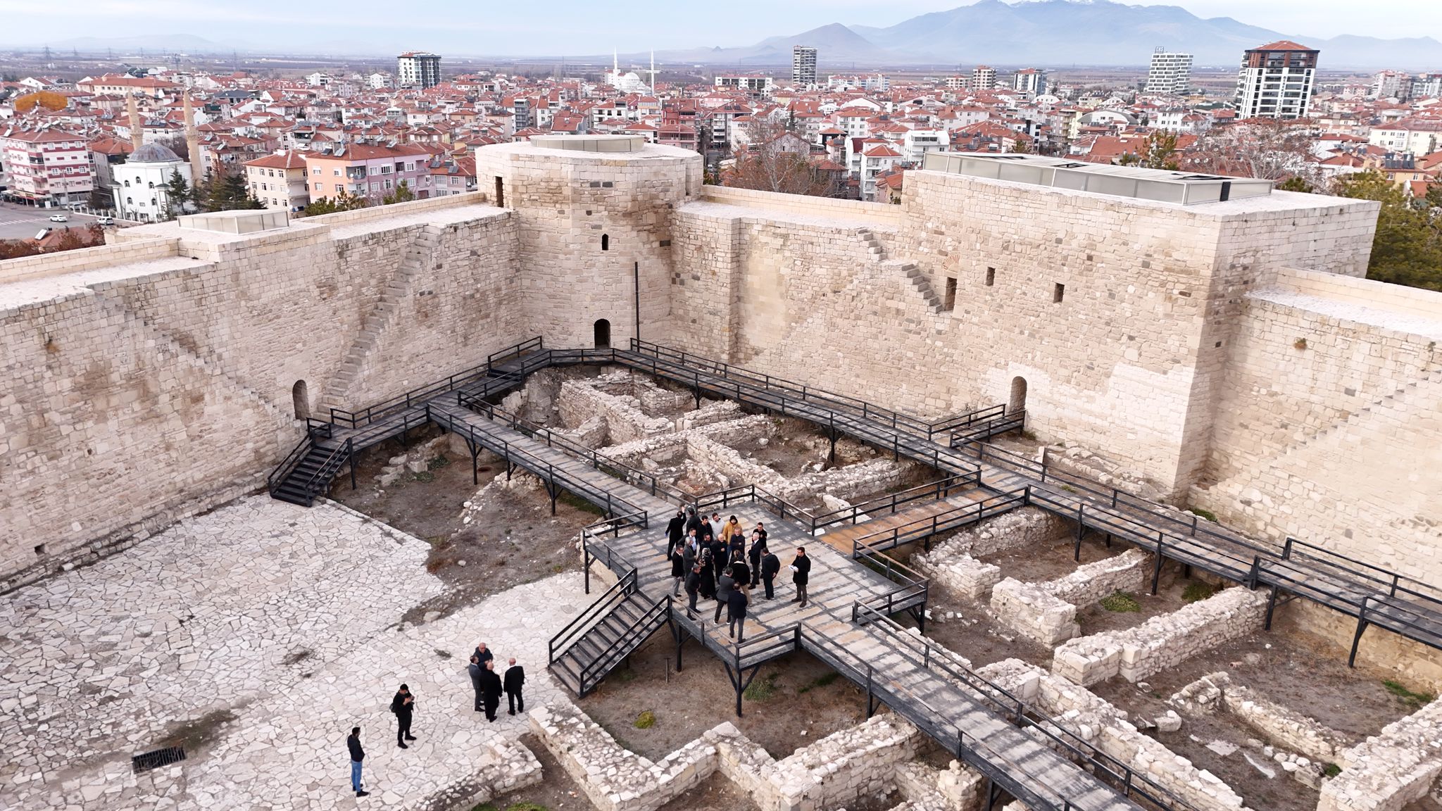 Sukur Karaman Kalesine El Atildi Karaman Kalesi Gorundu (7)