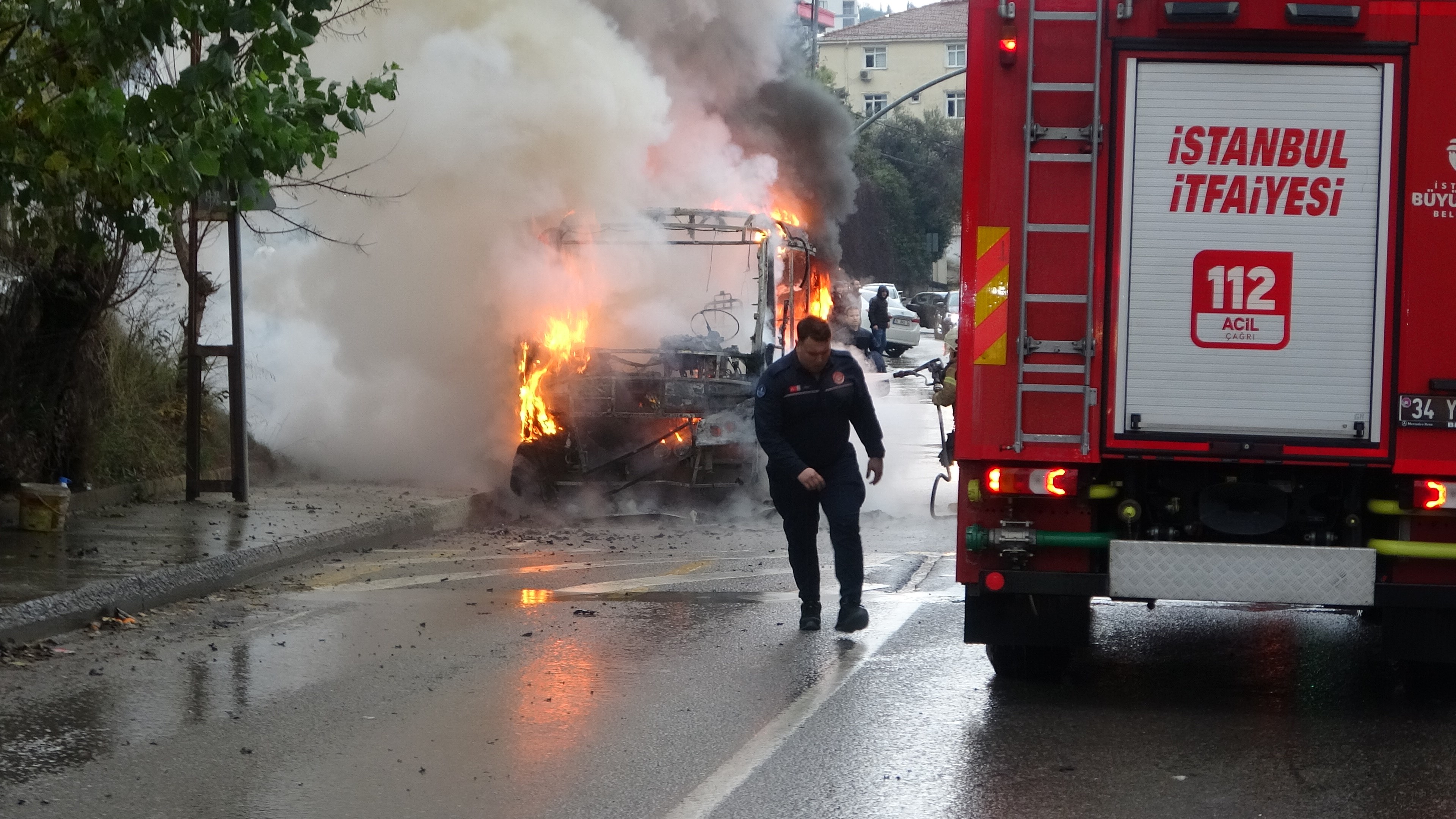 Yolcu Minibusu Yandi 20 Yolcu Tahliye Edildi (3)