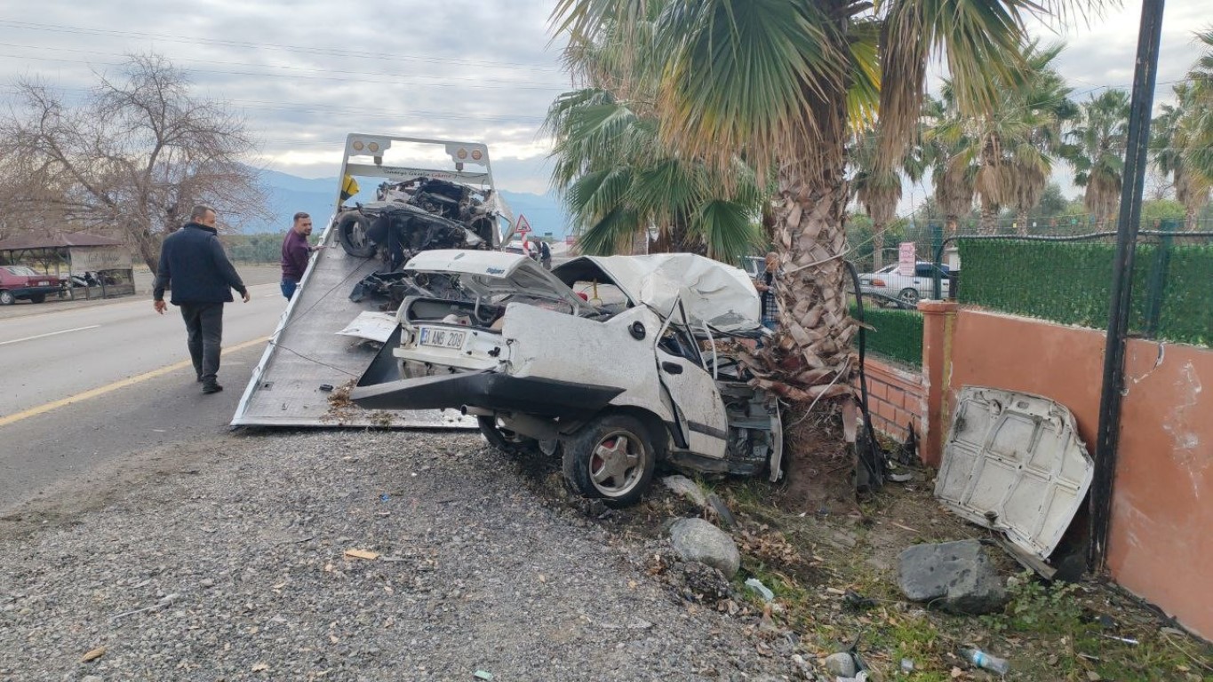 Agaca Carpan Tofas Ikiye Bolundu (1)