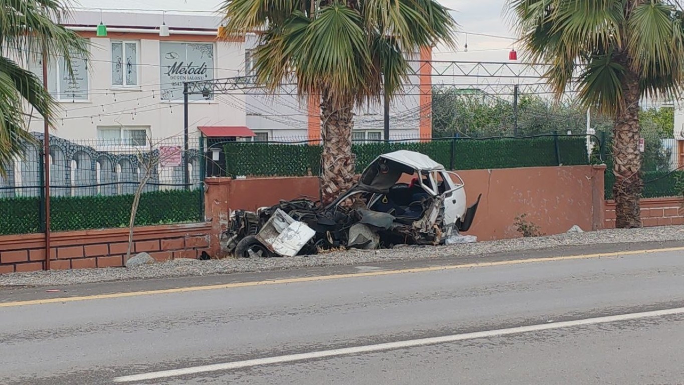 Agaca Carpan Tofas Ikiye Bolundu (2)