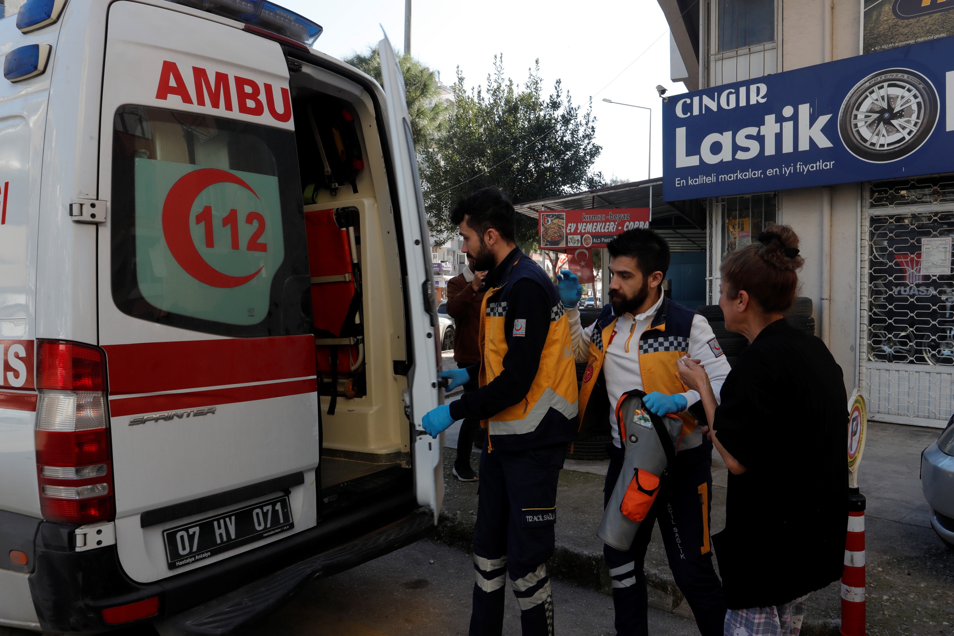 Balkondaki Sprey Kutulari Bomba Gibi Patladi (1)