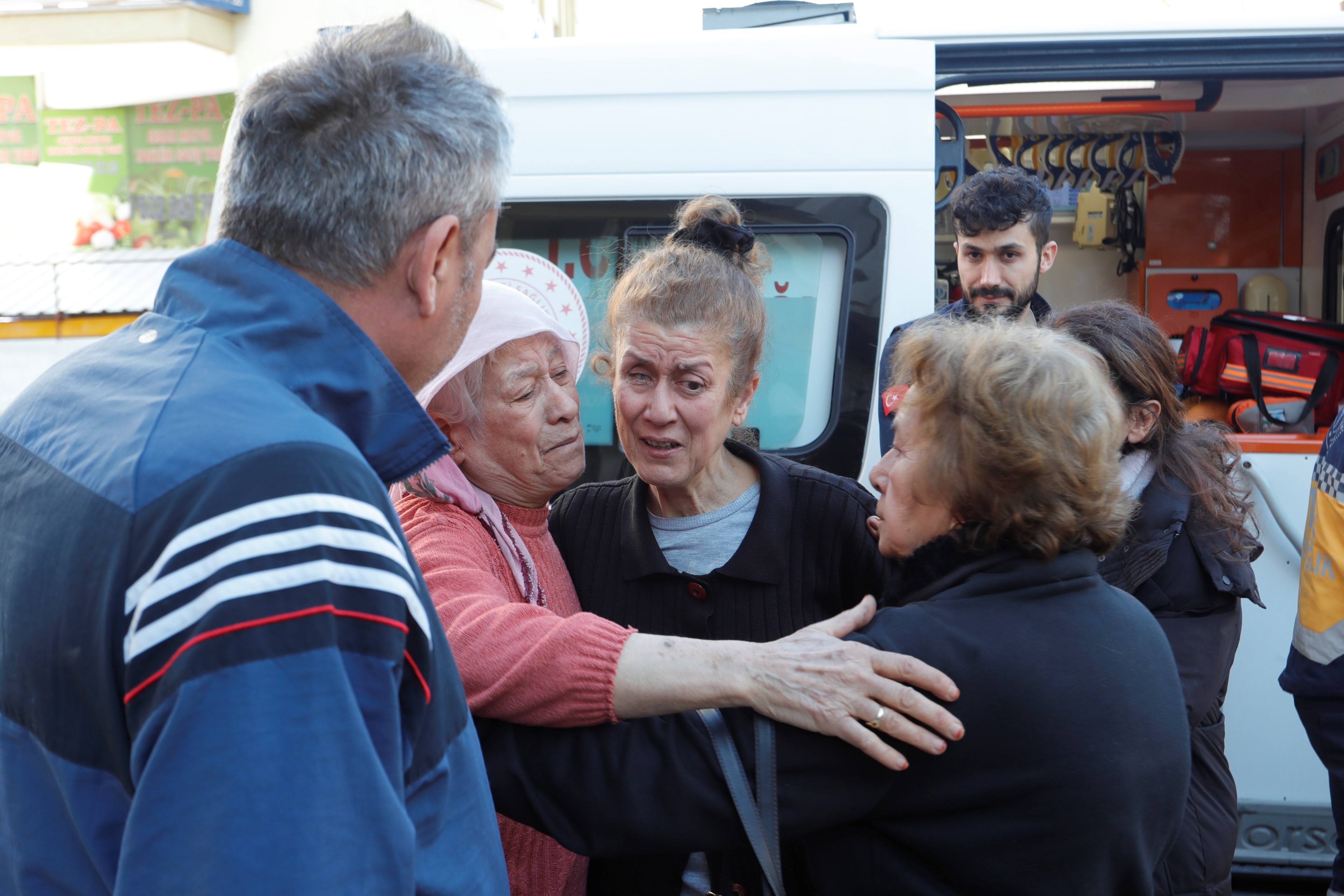 Balkondaki Sprey Kutulari Bomba Gibi Patladi (2)