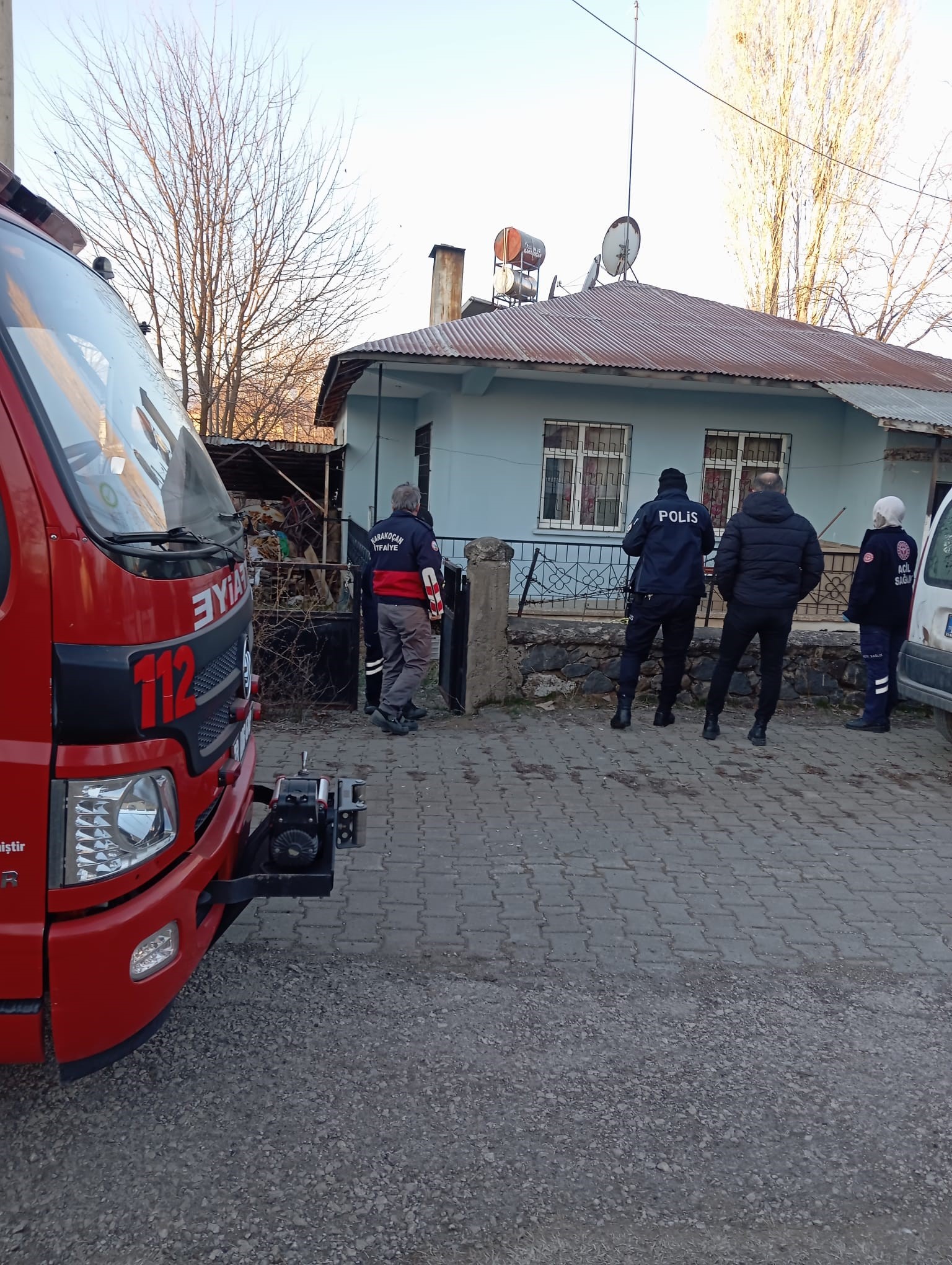 Emekli Ogretmen Mezar Tasini Hazirladiktan Sonra Canina Kiydi (2)