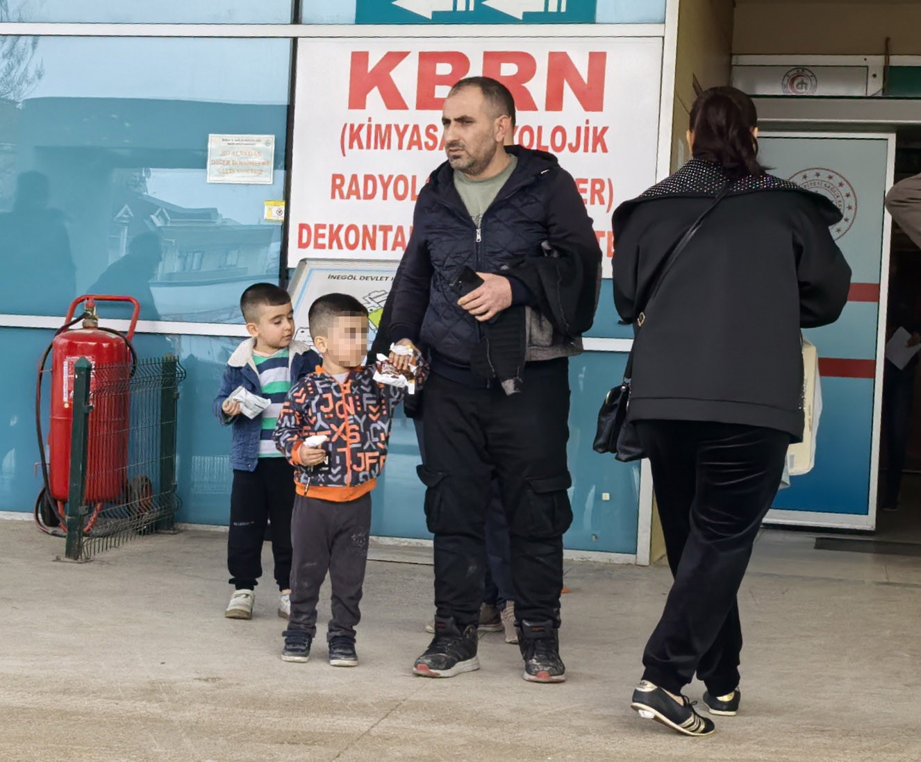 Kucuk Cocuk Elini Demir Kapiya Sikistirdi Parmagi Koptu (1)