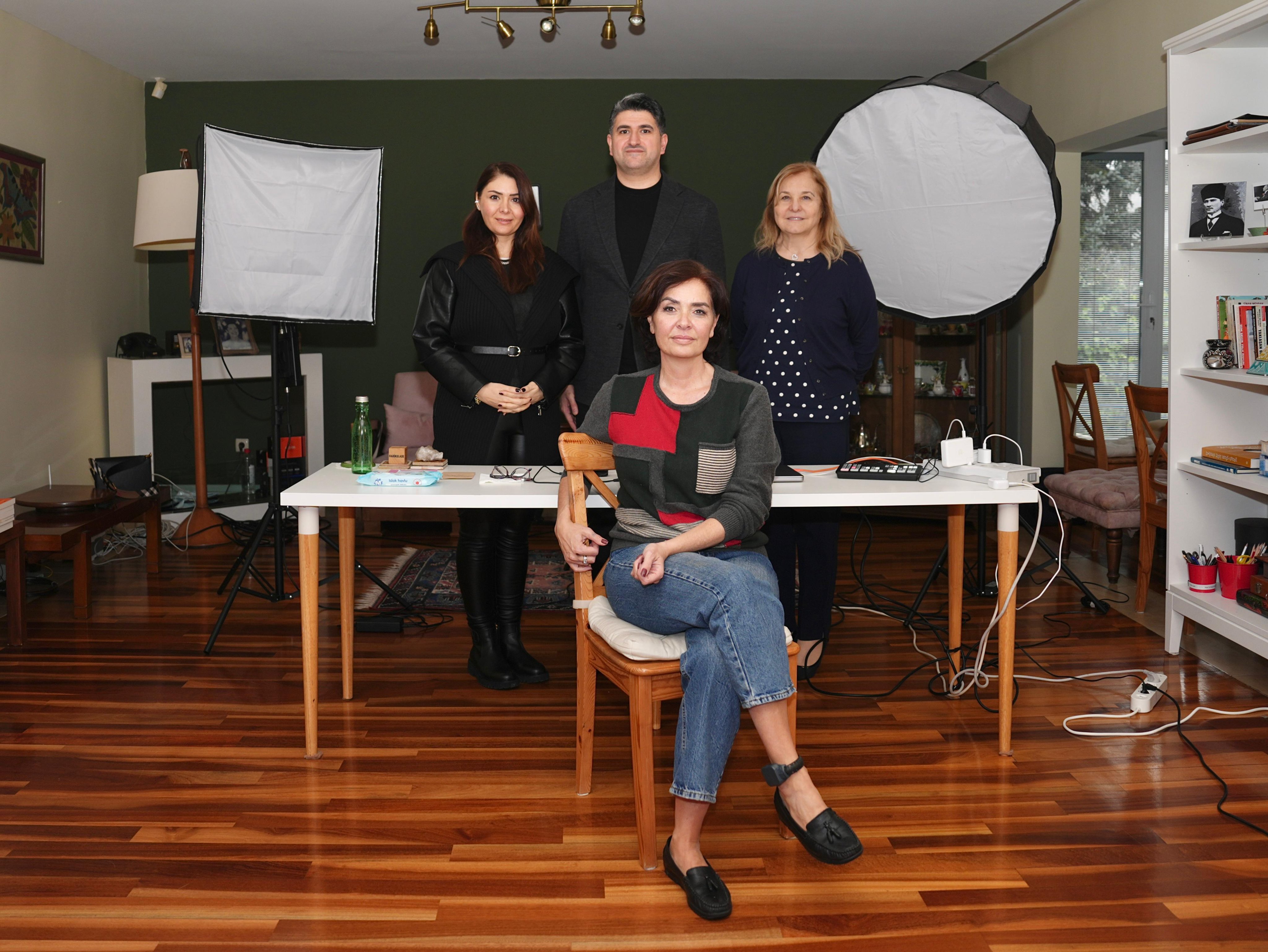 Gazeteci Ozlem Gurses 52 Gunluk Ev Hapsi Sonrasi Yeniden Studyoda (3)