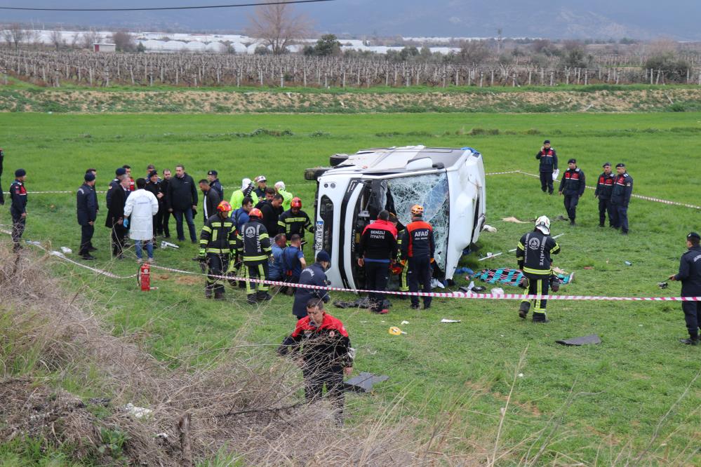 Izmirden Denizliye Turnuvaya Giden Ogrenci Kafilesi Kaza Yapti 2 Olu 26 Yarali1