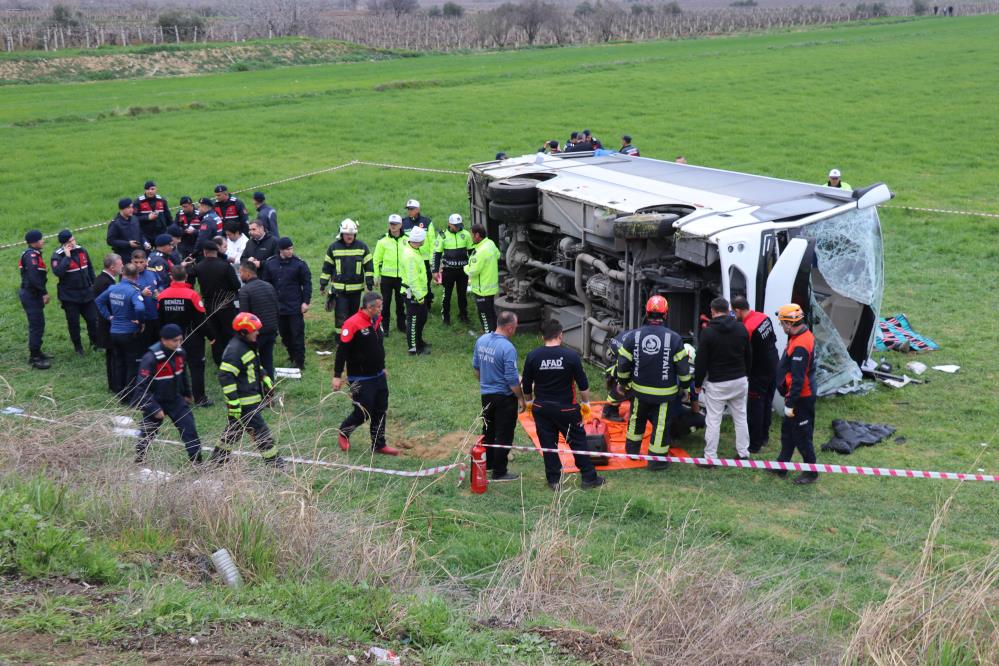 Izmirden Denizliye Turnuvaya Giden Ogrenci Kafilesi Kaza Yapti 2 Olu 26 Yarali2
