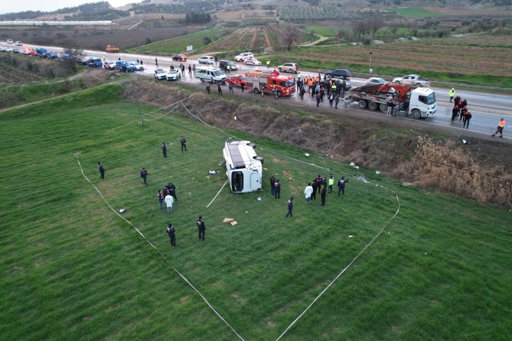 Izmirden Denizliye Turnuvaya Giden Ogrenci Kafilesi Kaza Yapti 2 Olu 26 Yarali4