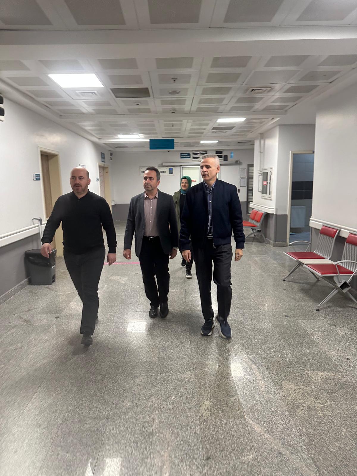 Karaman Valisi Cicekli Trafik Kazasinda Yaralananlari Hastanede Ziyaret Etti (2)