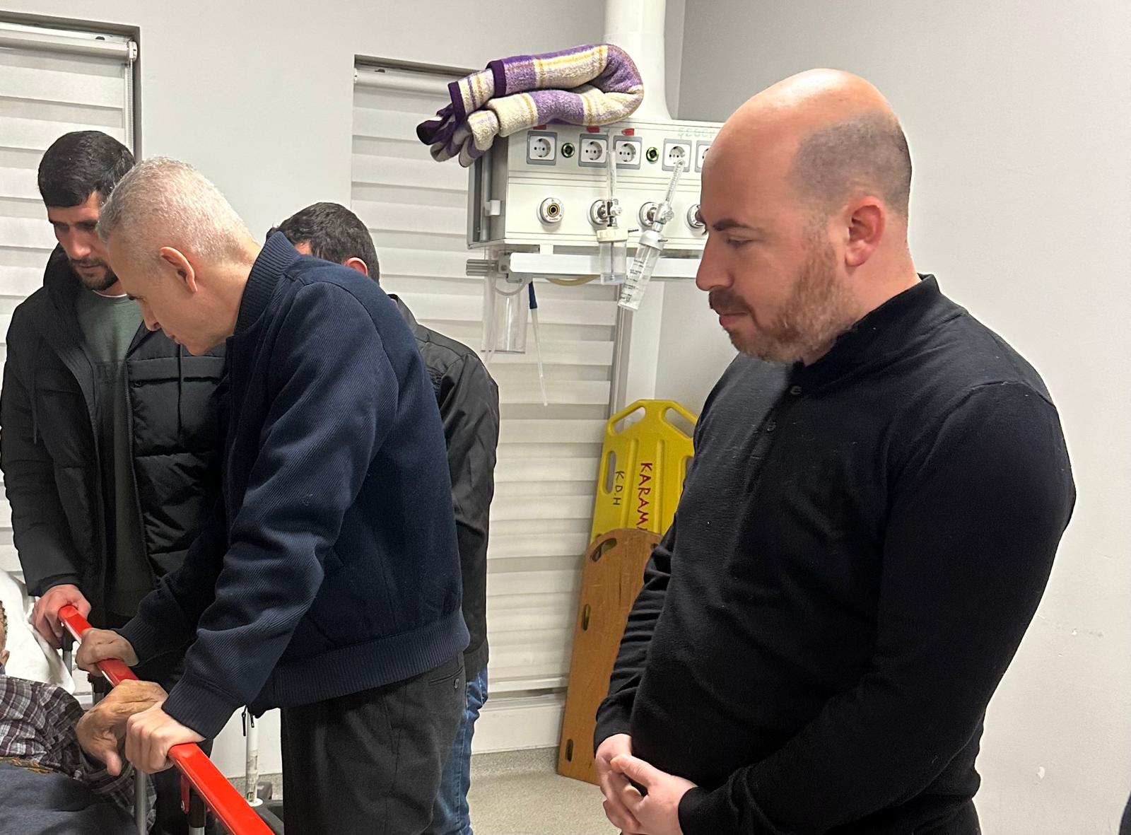 Karaman Valisi Cicekli Trafik Kazasinda Yaralananlari Hastanede Ziyaret Etti (3)