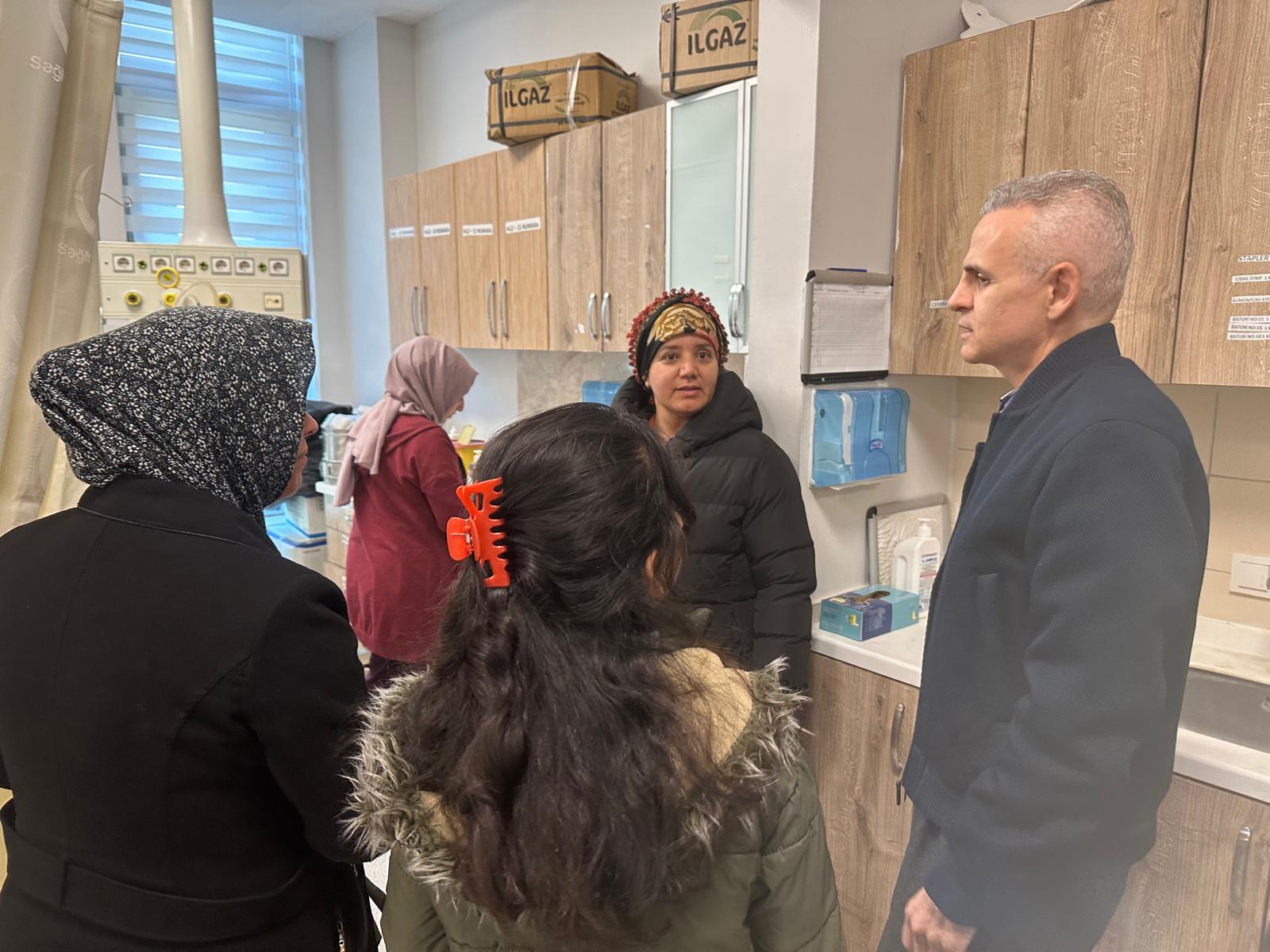 Karaman Valisi Cicekli Trafik Kazasinda Yaralananlari Hastanede Ziyaret Etti (5)