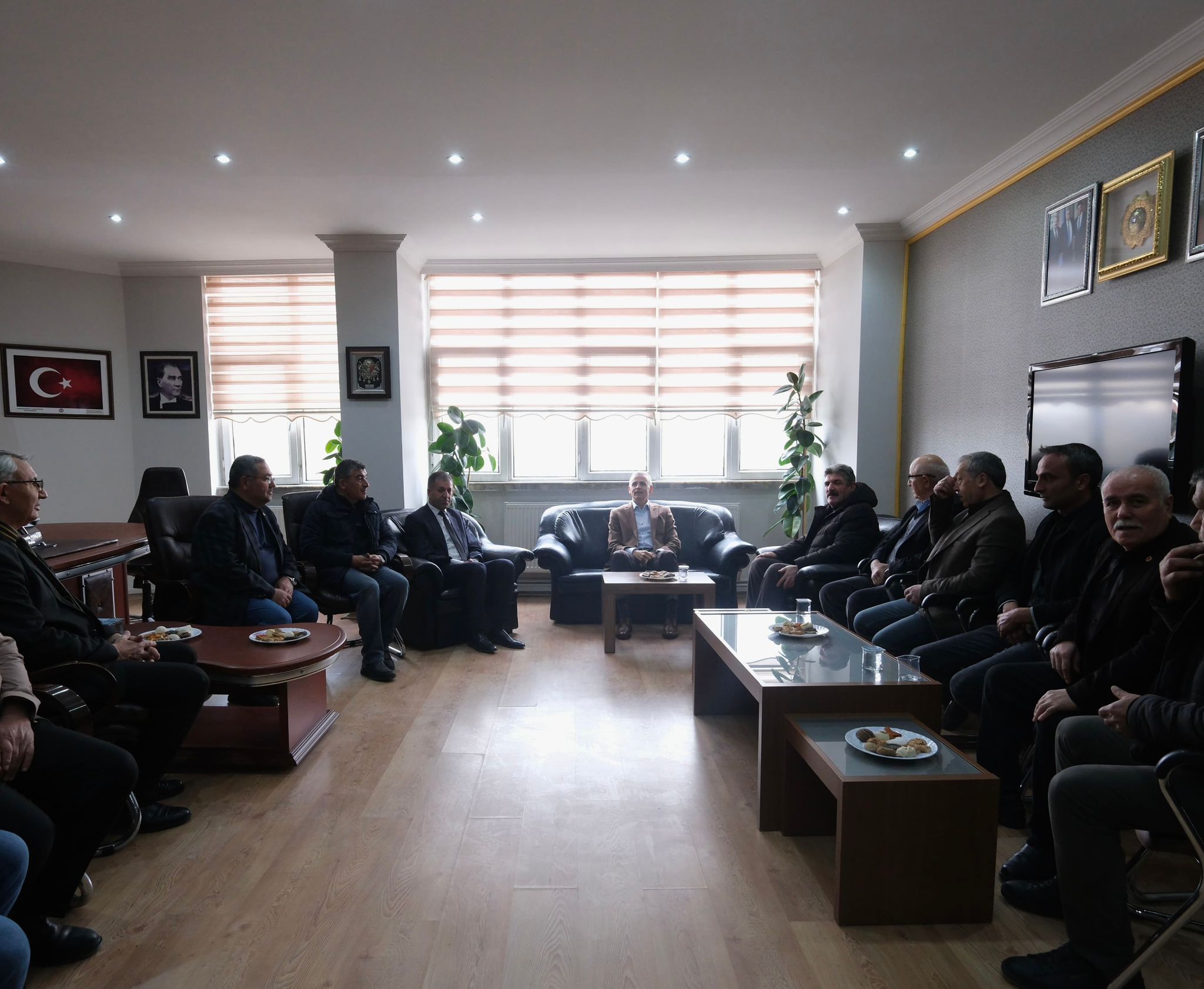 Karaman Valisi Mehmet Fatih Cicekli Esnaf Ve Sanatkarlarla Bir Araya Geldi2