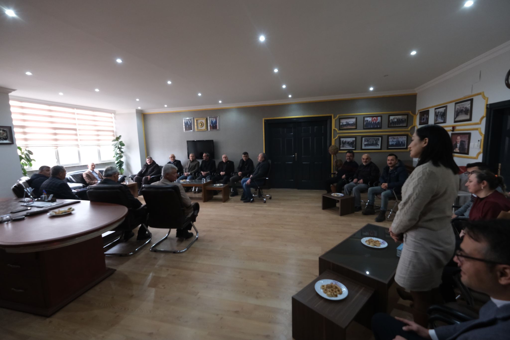 Karaman Valisi Mehmet Fatih Cicekli Esnaf Ve Sanatkarlarla Bir Araya Geldi3