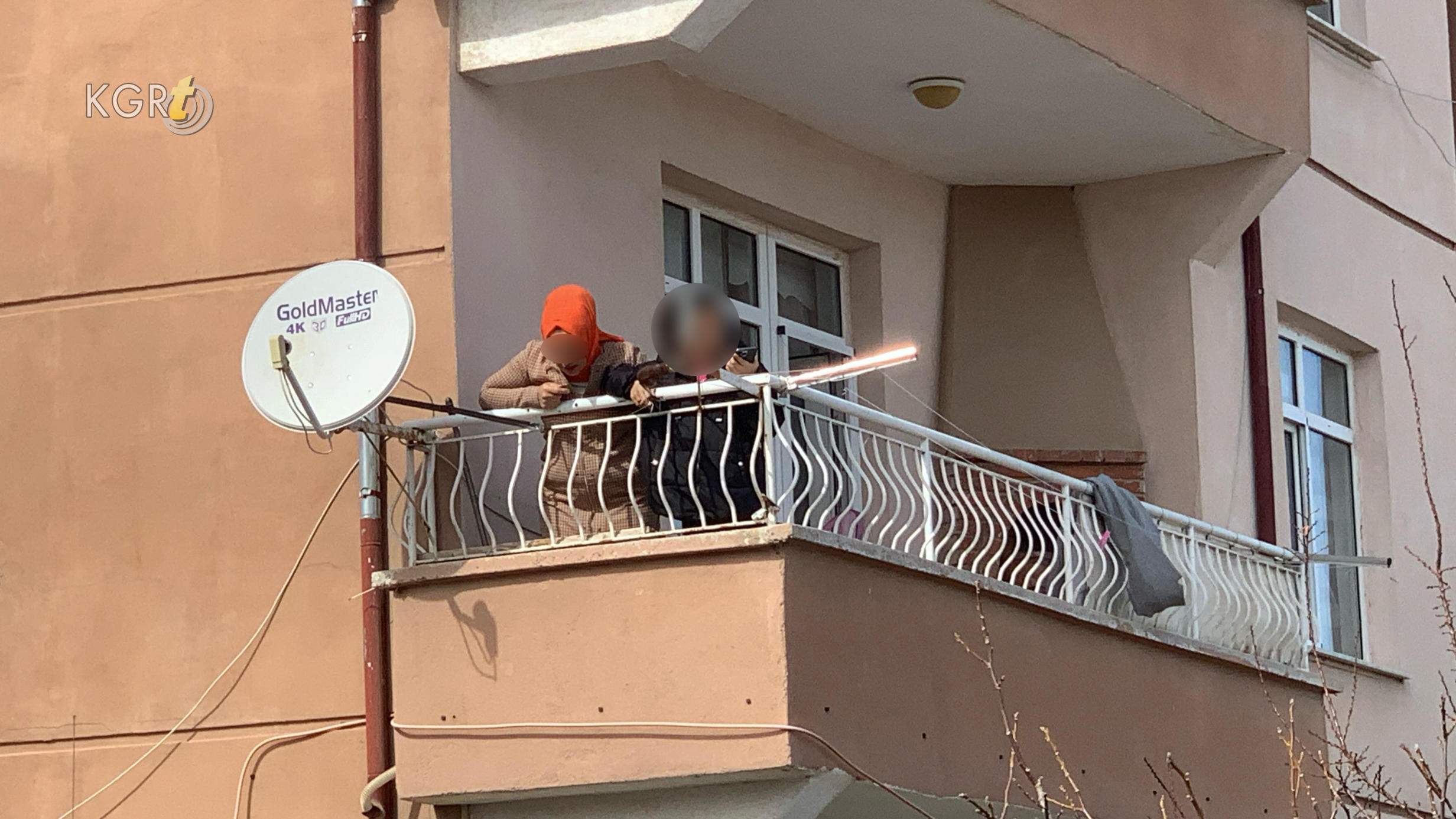 Karamanda Apartmanda Cikan Yanginda Mahsur Kalan 2 Kisiyi Itfaiye Kurtardi8-1