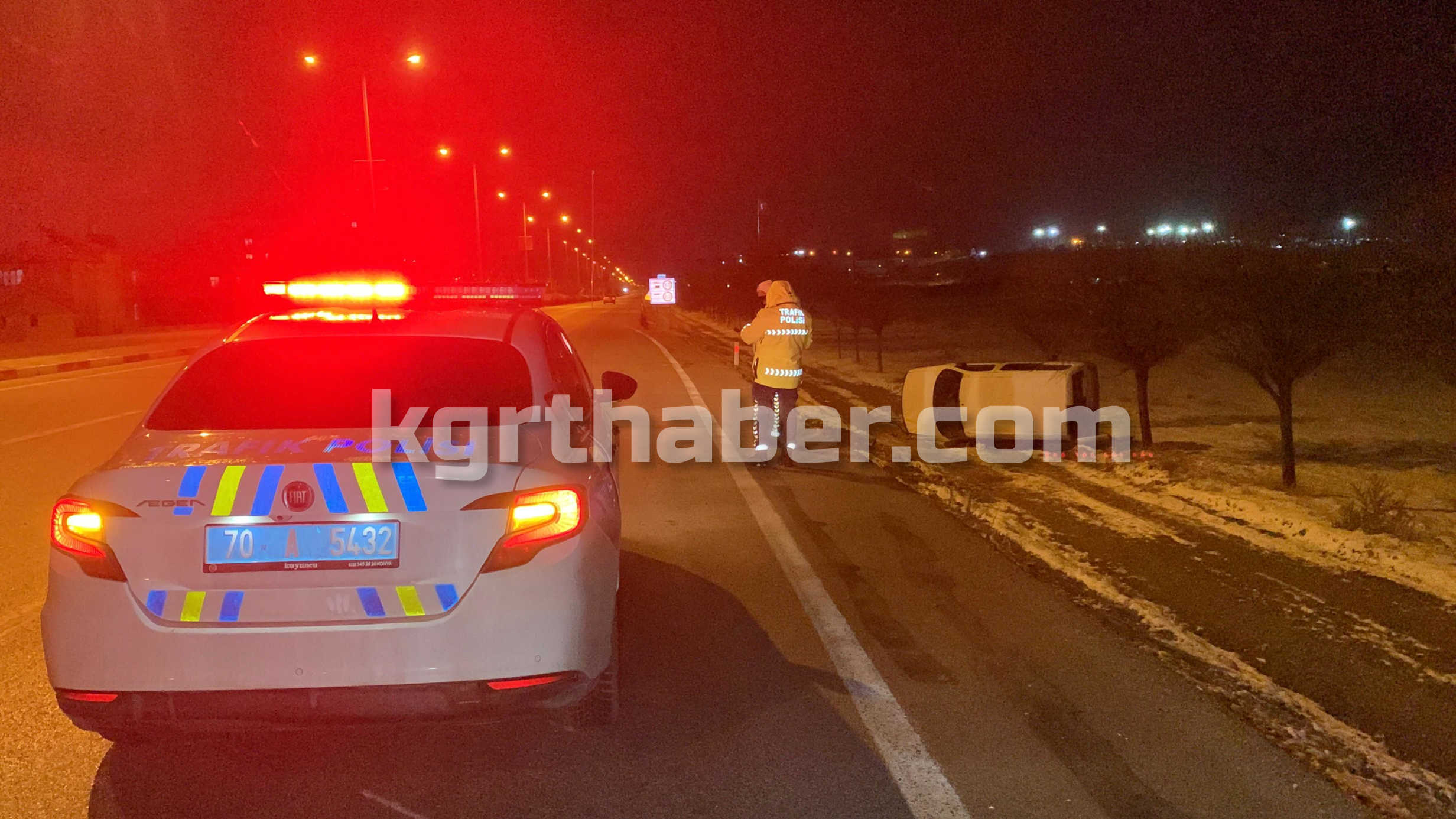 Karamanda Hafif Ticari Arac Sarampole Takla Atti 1 Yarali10