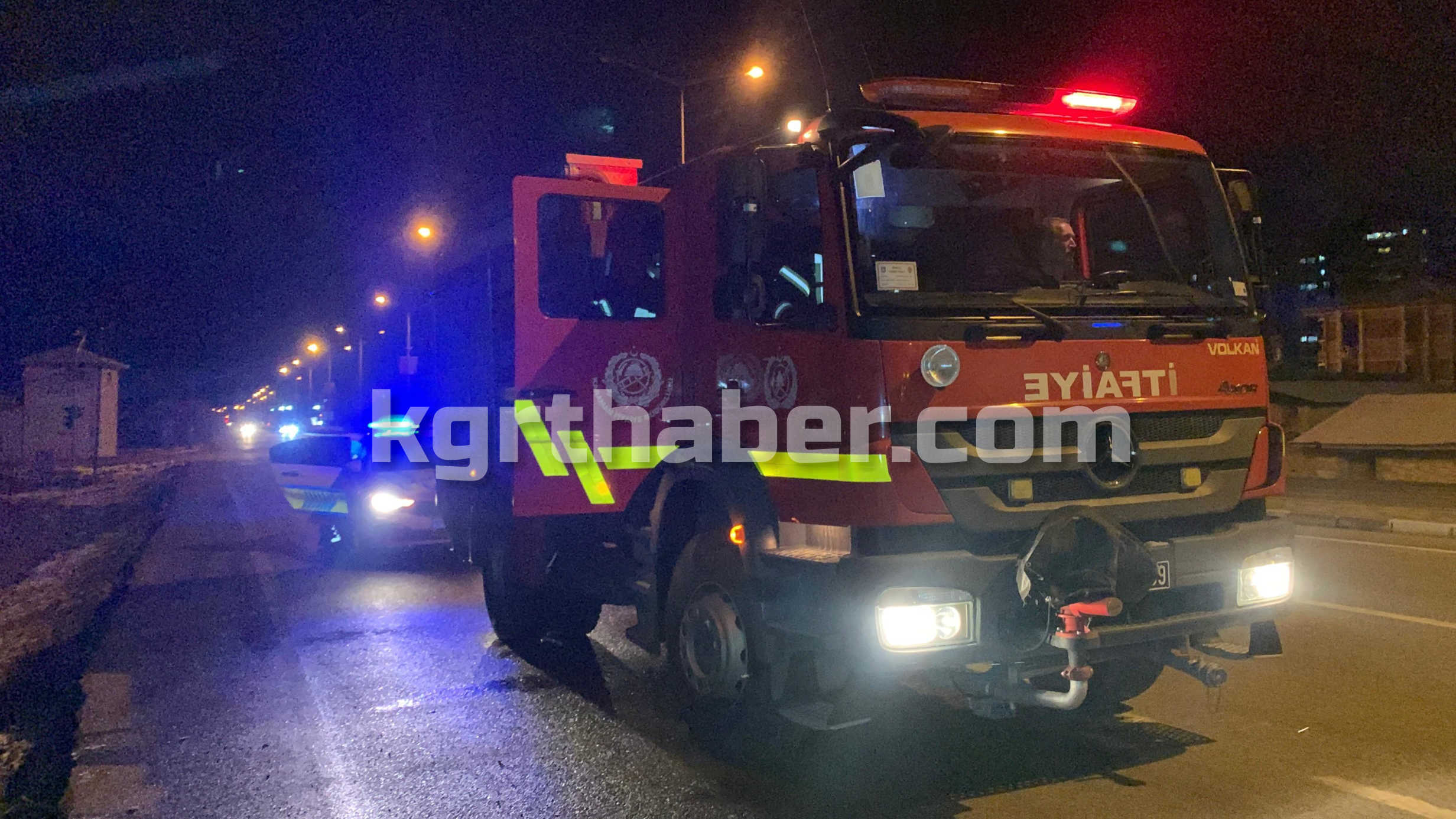 Karamanda Hafif Ticari Arac Sarampole Takla Atti 1 Yarali11