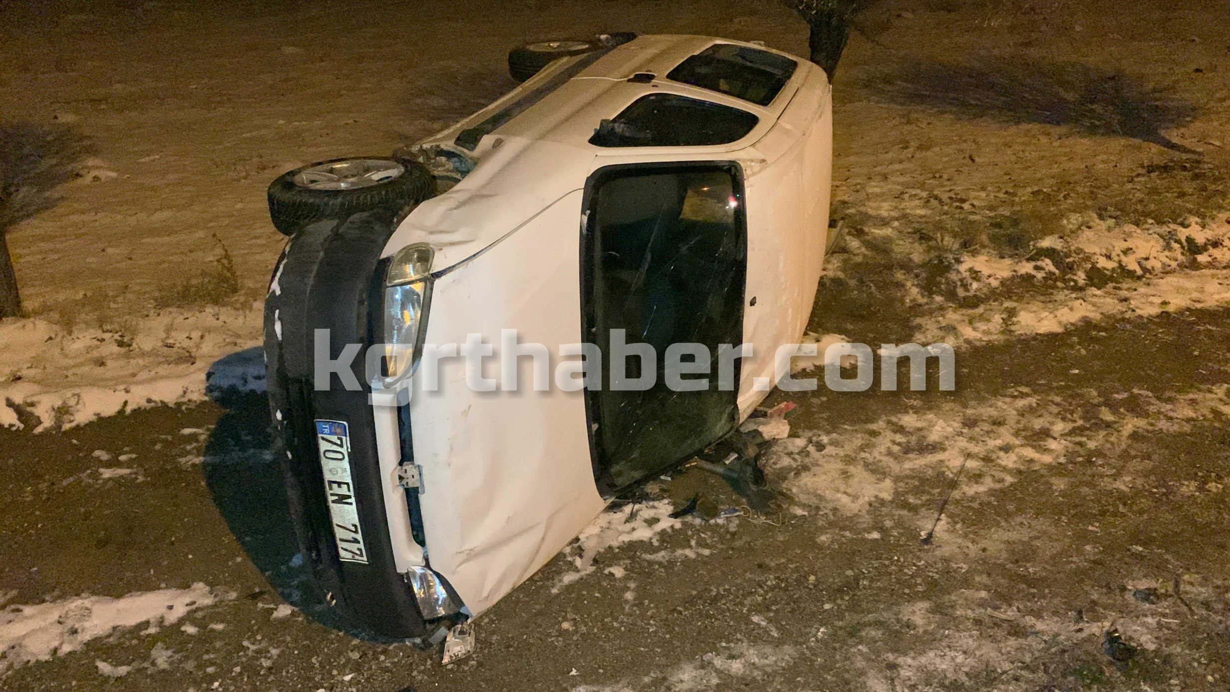 Karamanda Hafif Ticari Arac Sarampole Takla Atti 1 Yarali4