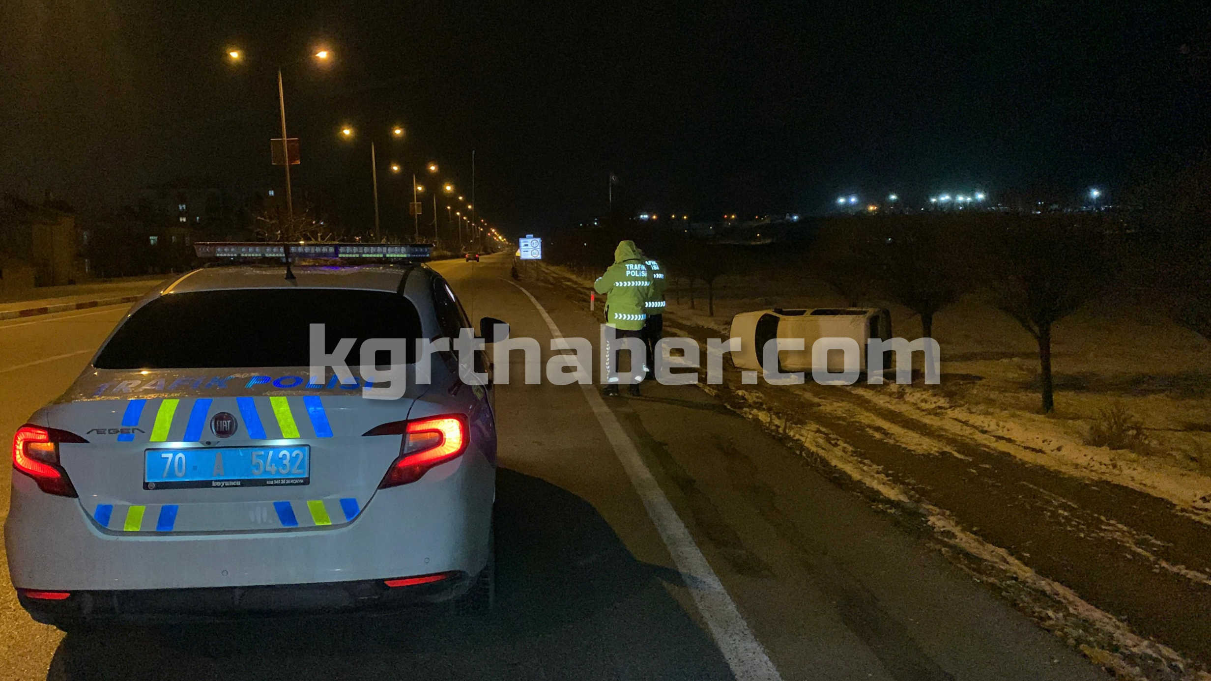 Karamanda Hafif Ticari Arac Sarampole Takla Atti 1 Yarali5