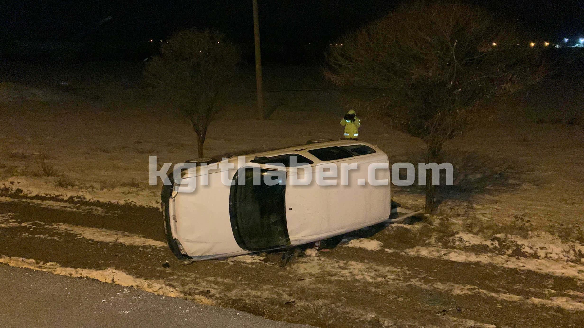 Karamanda Hafif Ticari Arac Sarampole Takla Atti 1 Yarali6