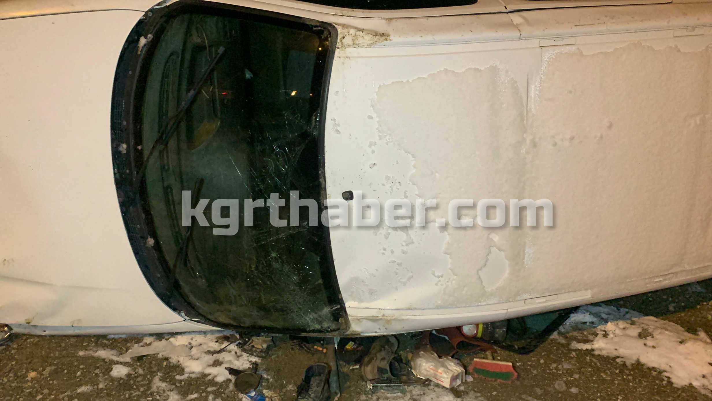 Karamanda Hafif Ticari Arac Sarampole Takla Atti 1 Yarali7