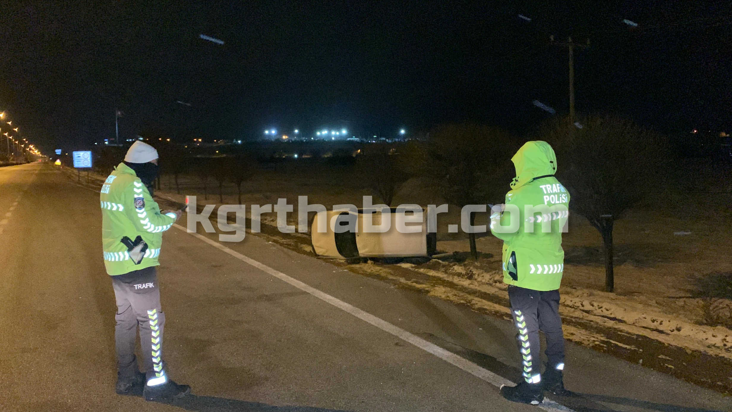 Karamanda Hafif Ticari Arac Sarampole Takla Atti 1 Yarali9