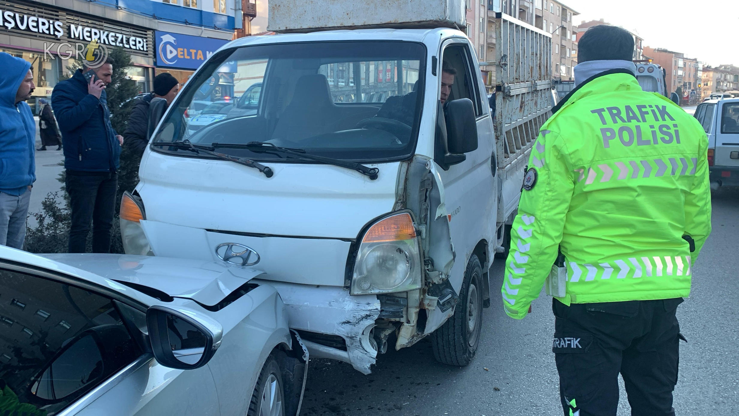 Karamanda Kamyonet Karsi Seride Uctu Ortalik Savas Alanina Dondu3