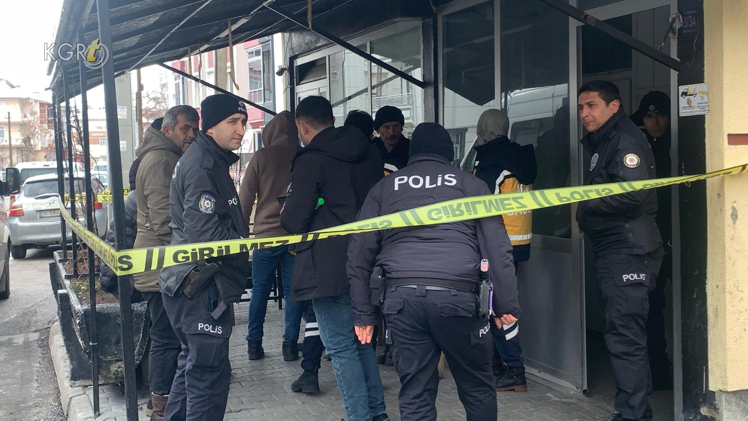Karamanda Kiraathanede Rahatsizlanan Genc Adam Oldu15