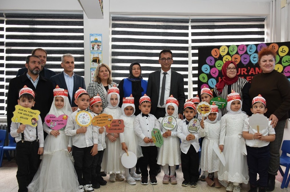 Karamanda Miniklerin Kuran I Kerim Egitimi Mezuniyet Coskusu1