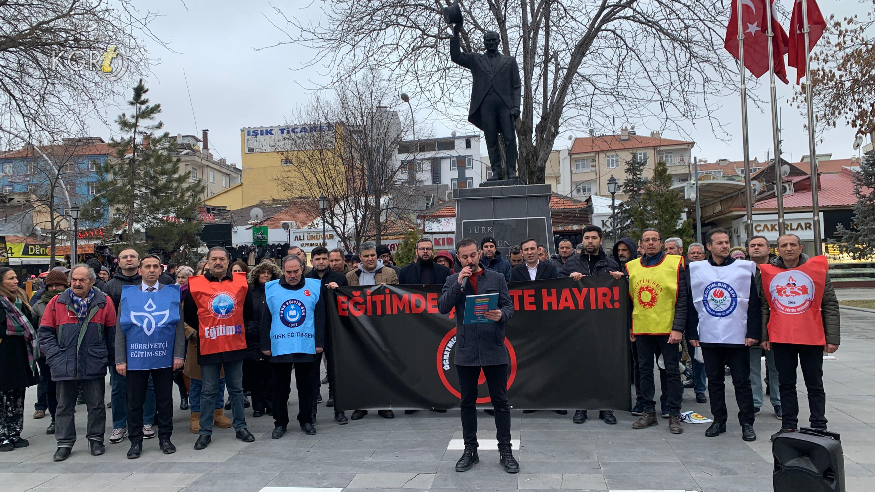 Karamanda Ogretmenler Bakanlik Uyuma Ogretmene Sahip Cik Cagrisinda Bulundu1