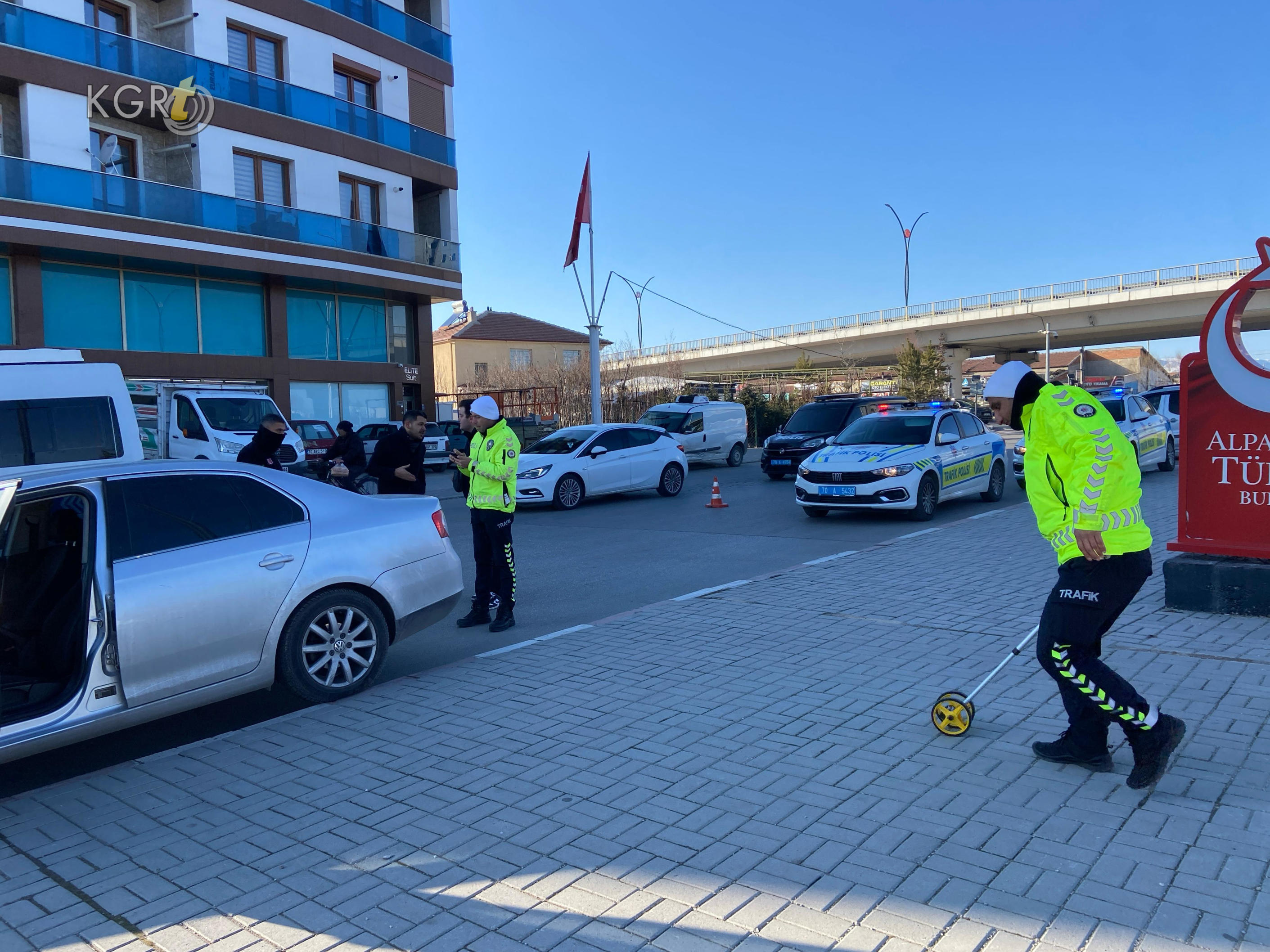 Karamanda Otomobil Esya Tasiyan Seyyar Arabaya Carpti 1 Yarali12
