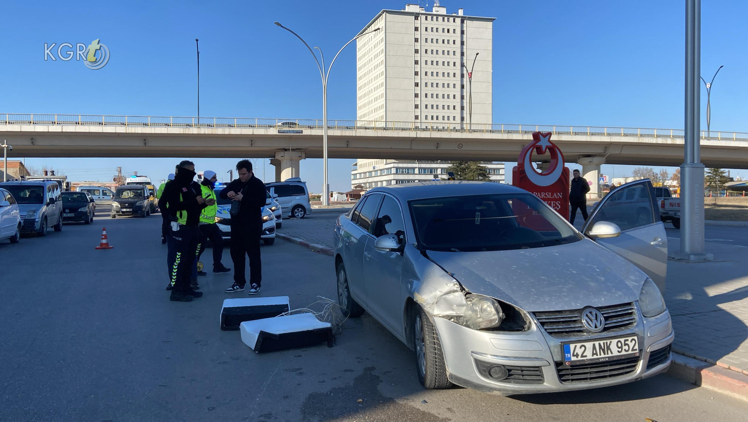 Karamanda Otomobil Esya Tasiyan Seyyar Arabaya Carpti 1 Yarali4
