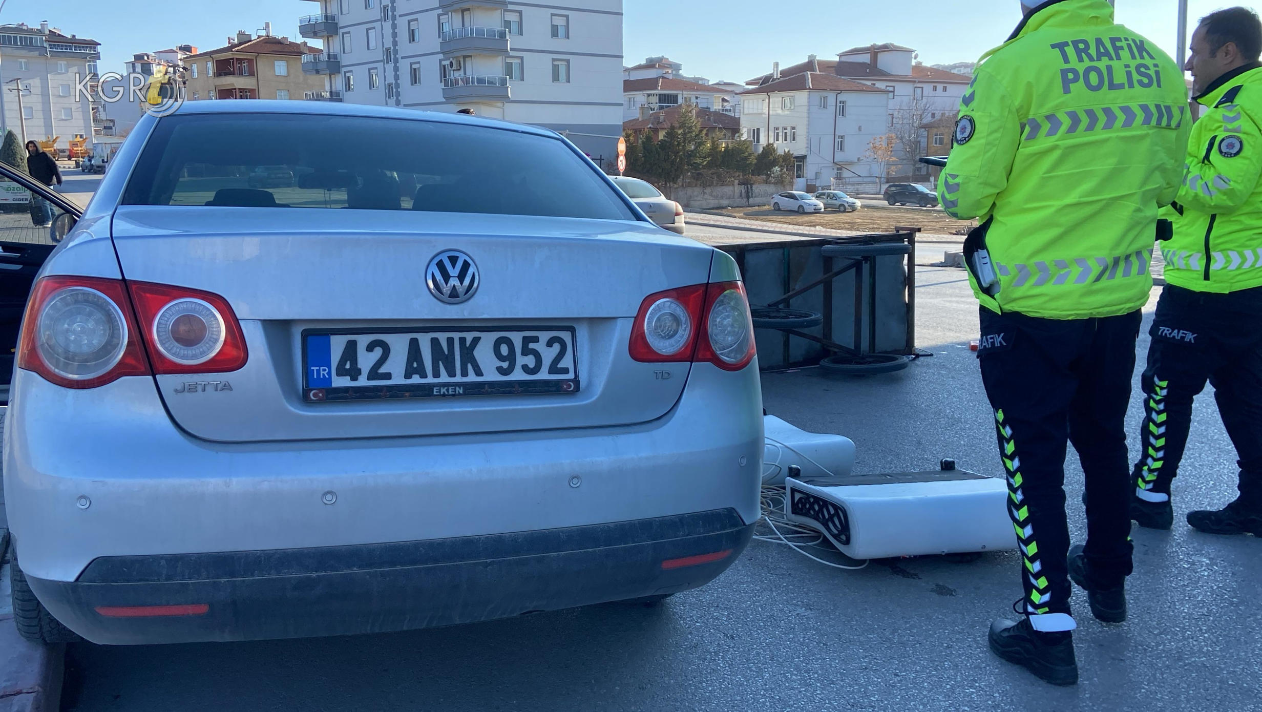 Karamanda Otomobil Esya Tasiyan Seyyar Arabaya Carpti 1 Yarali6