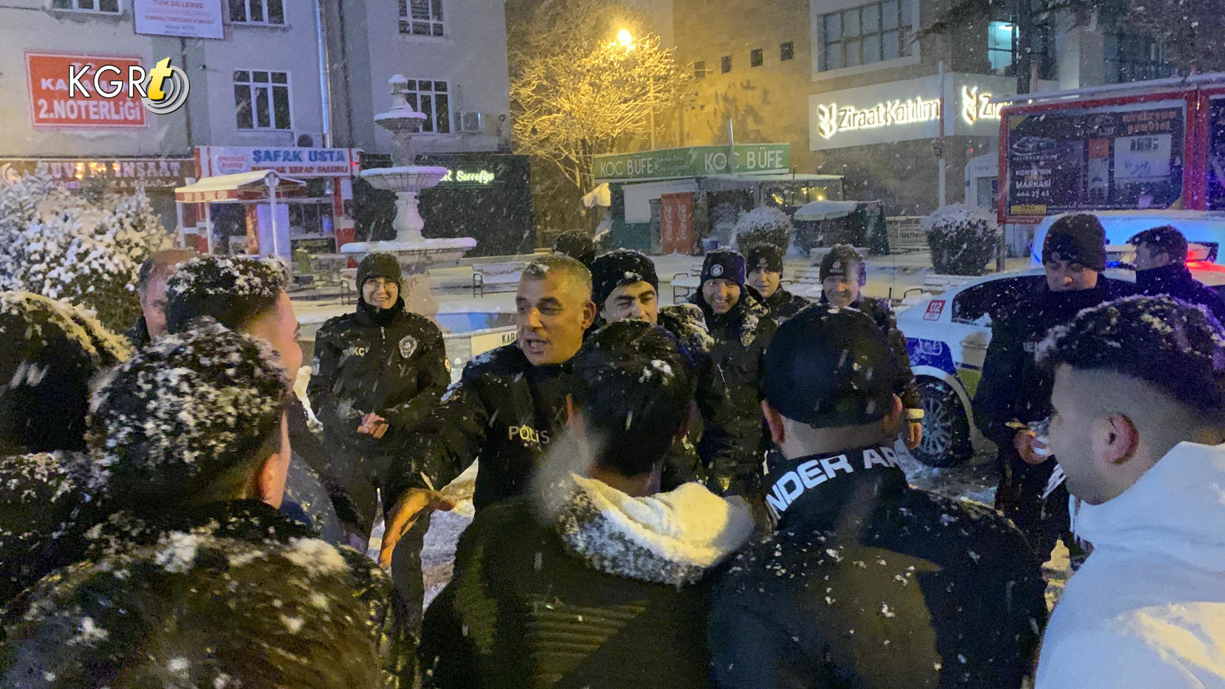 Karamanda Polisler Ile Gencler Kartopu Oynadi10