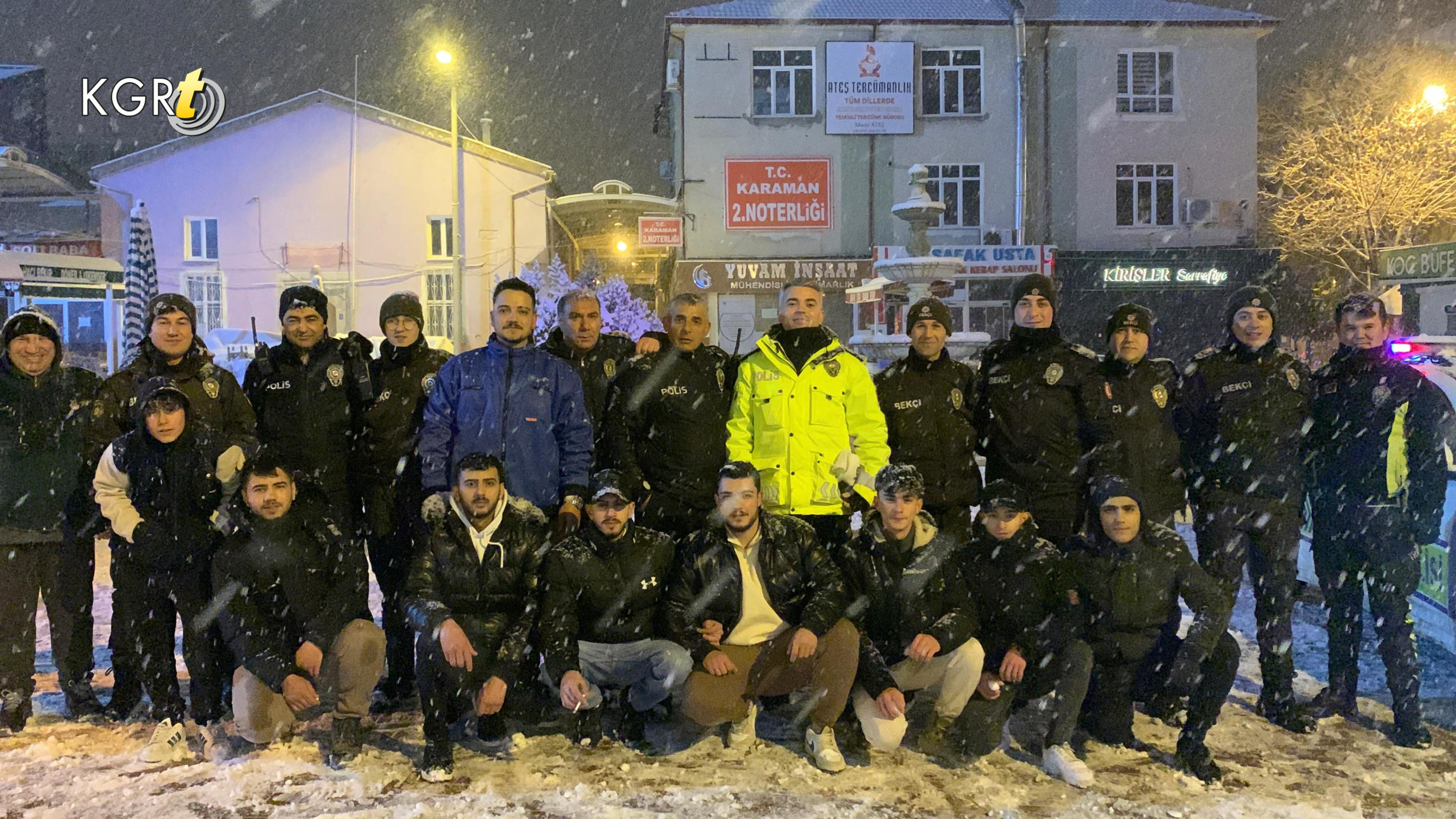 Karamanda Polisler Ile Gencler Kartopu Oynadi14