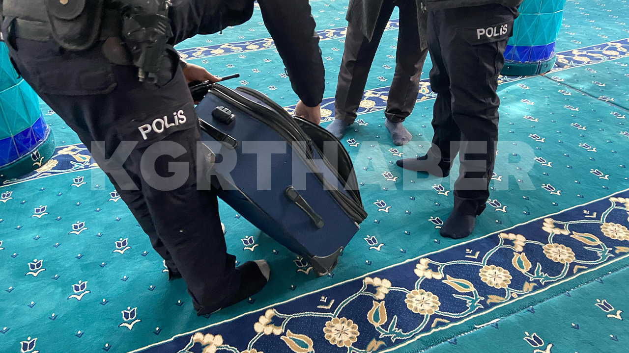 Karamanda Supheli Paket Ekipleri Harekete Gecirdi