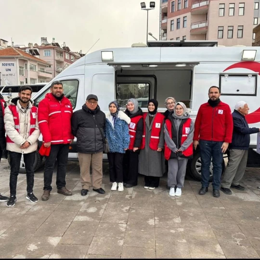 Karamanda Turk Kizilaydan Corba Ikrami2