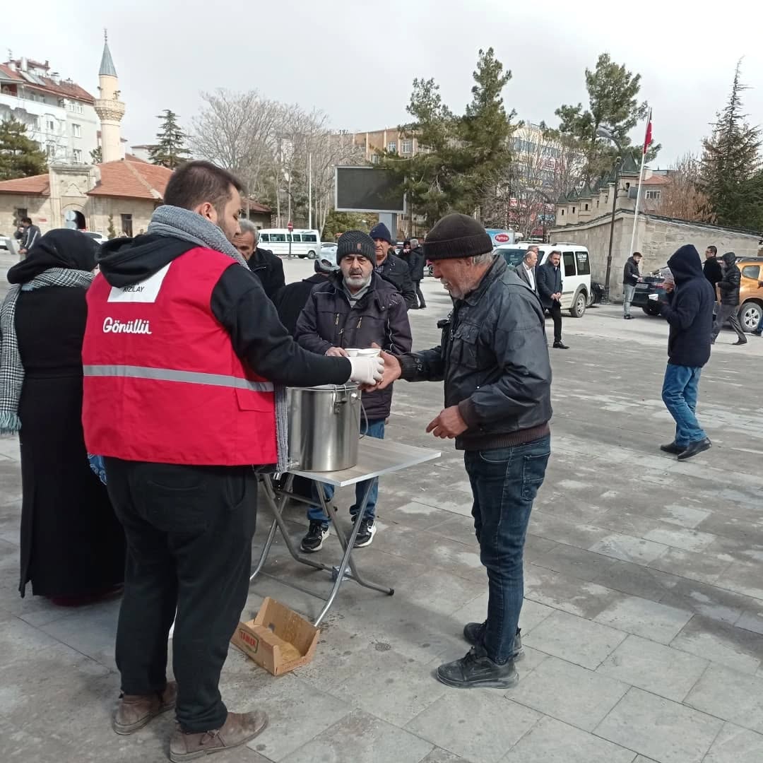 Karamanda Turk Kizilaydan Corba Ikrami3
