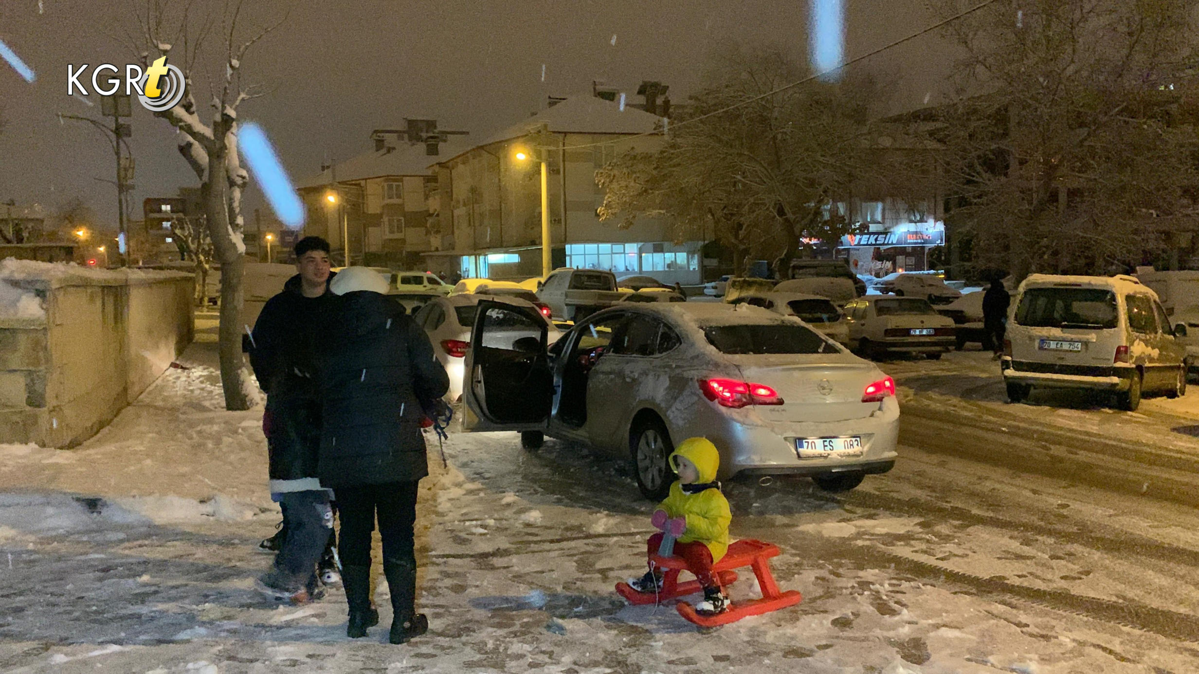 Karamanda Vatandaslar Karin Keyfini Karaman Kalesinde Kayarak Cikardi4