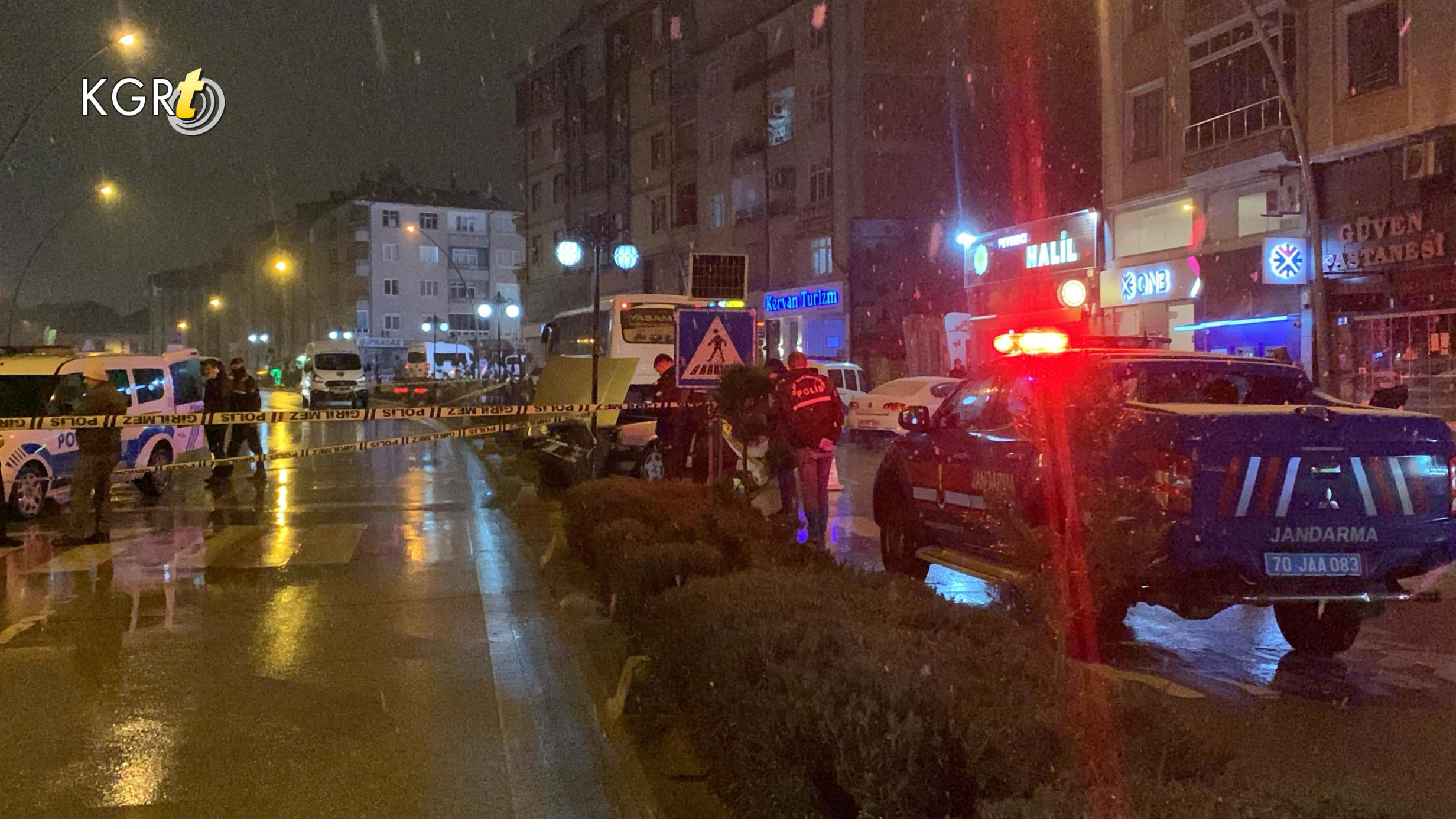 Kaza Yapan Surucu Karakola Goturulurken Polis Aracinda Yasamina Son Vermek Istedi7