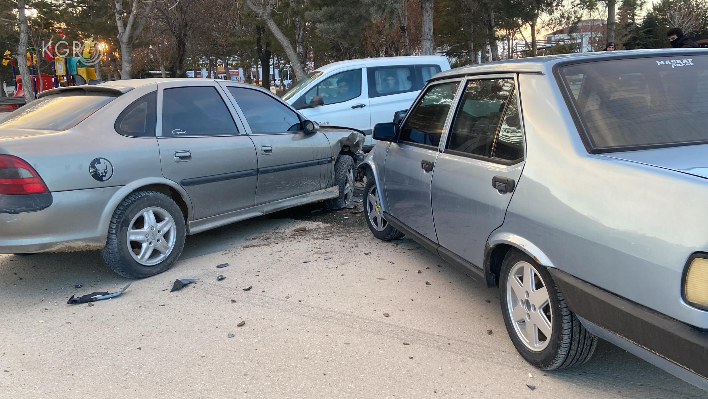 Viraji Alamayip Karsi Seride Ucan Otomobil Baska Otomobile Carpti13