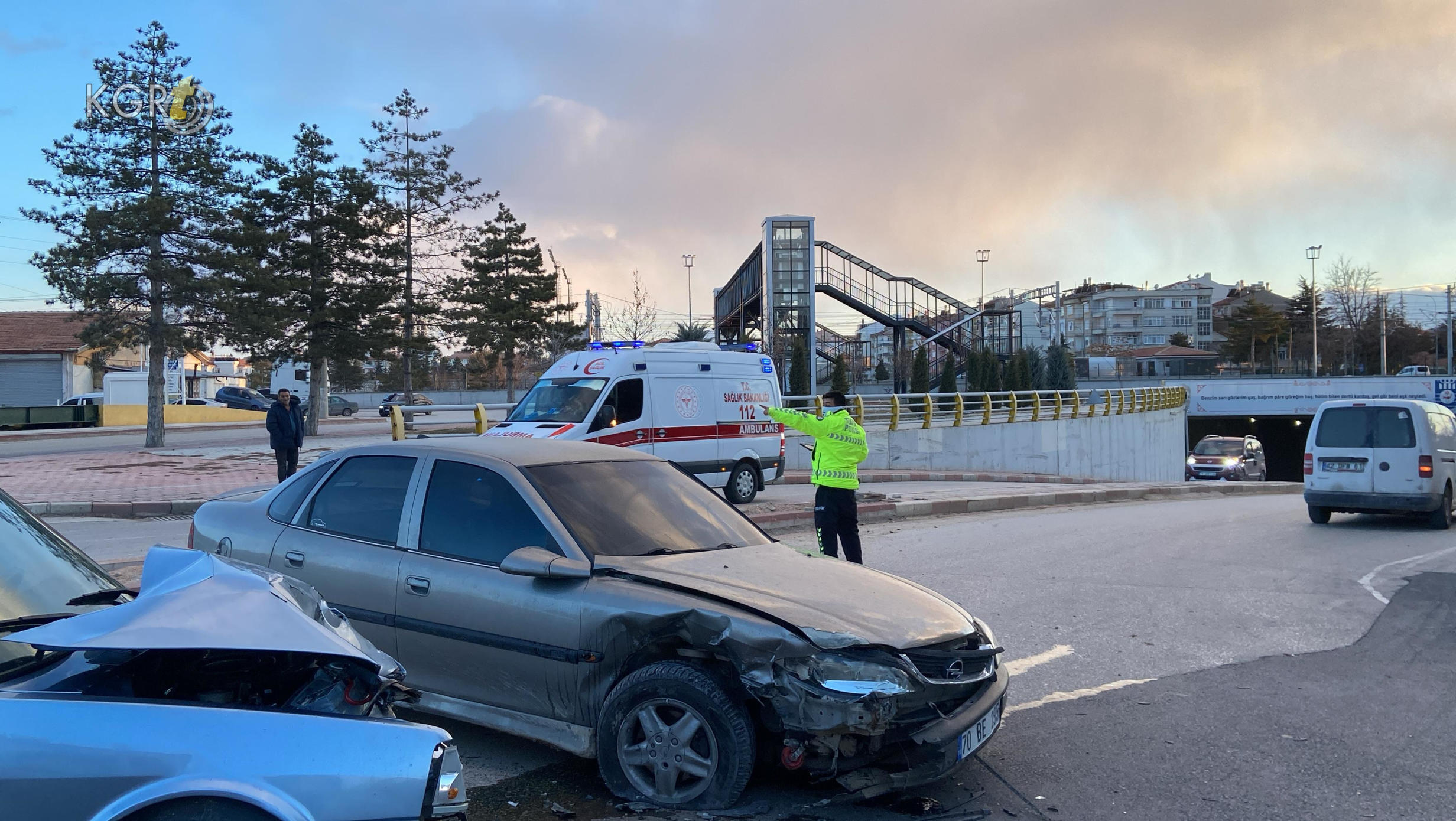 Viraji Alamayip Karsi Seride Ucan Otomobil Baska Otomobile Carpti16