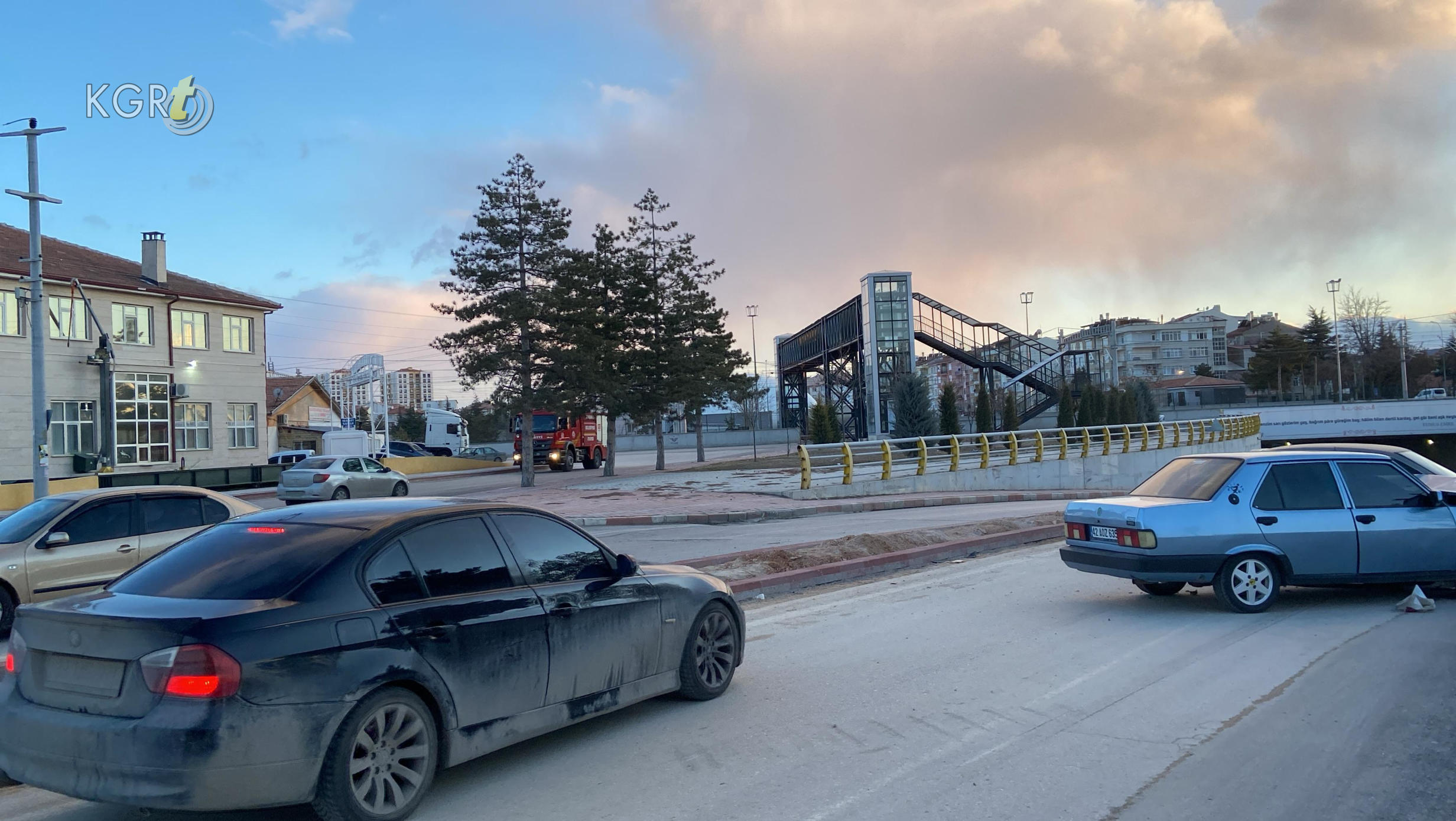 Viraji Alamayip Karsi Seride Ucan Otomobil Baska Otomobile Carpti17