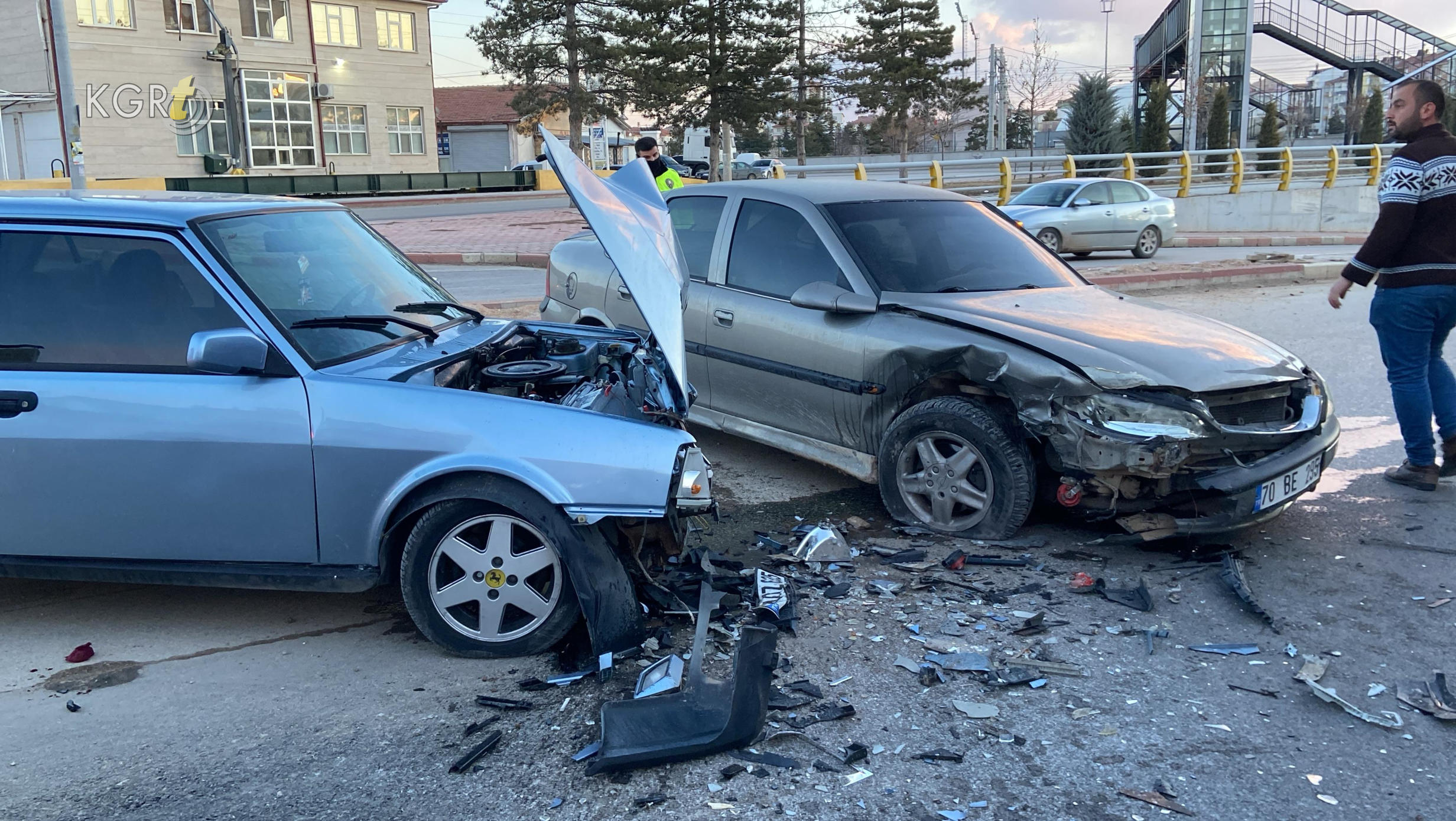 Viraji Alamayip Karsi Seride Ucan Otomobil Baska Otomobile Carpti3
