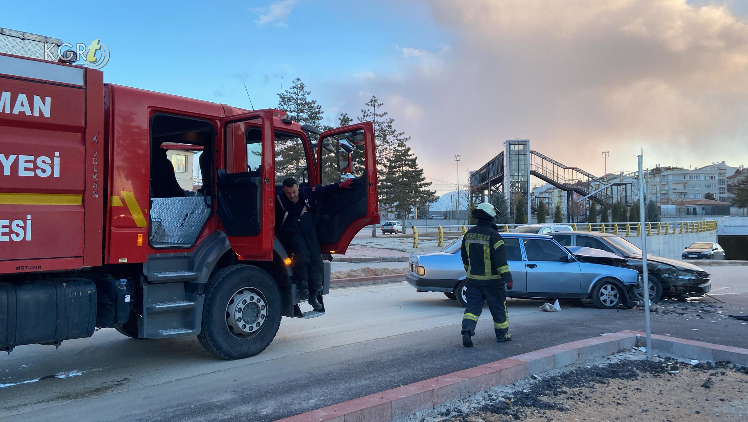 Viraji Alamayip Karsi Seride Ucan Otomobil Baska Otomobile Carpti9