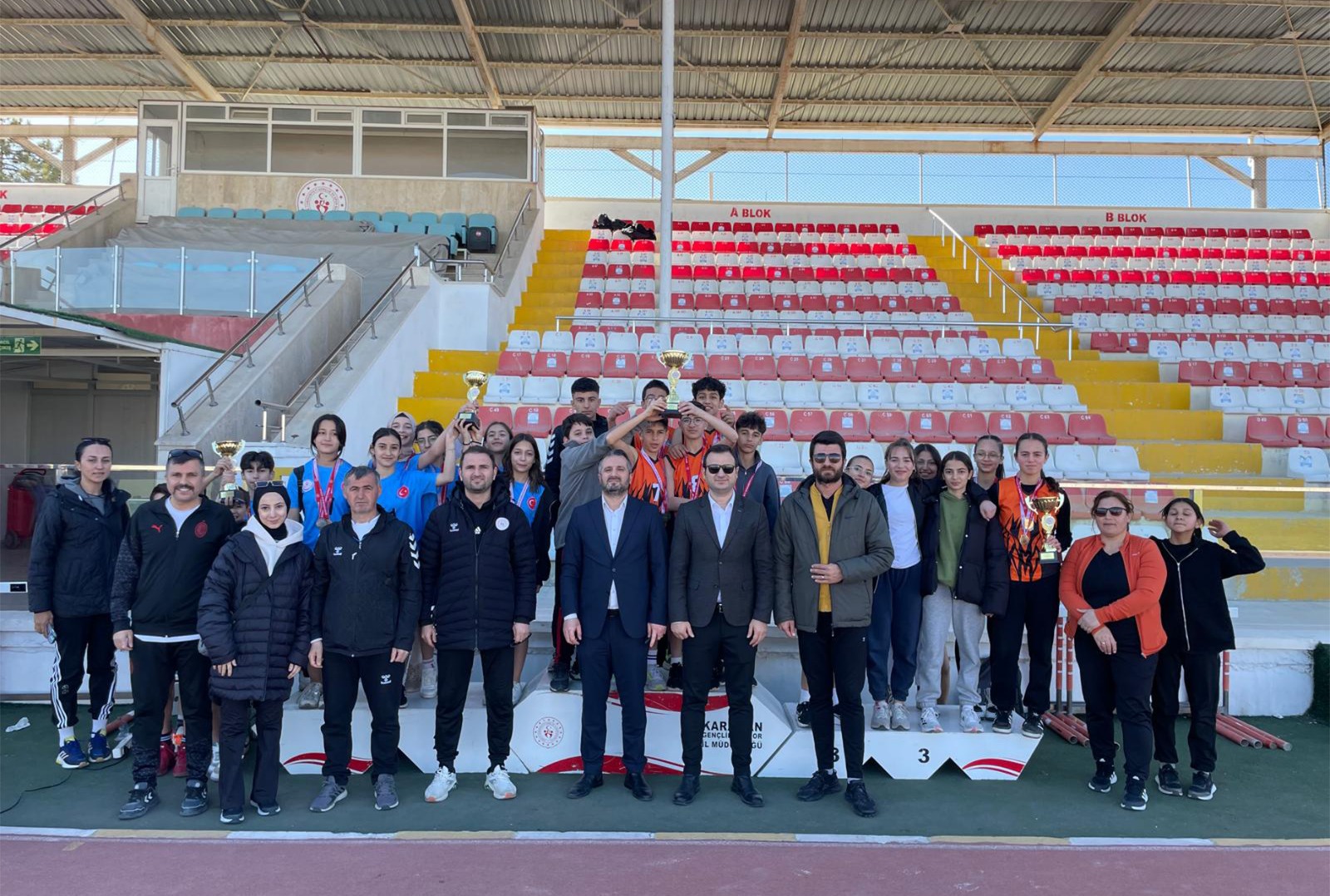 Karamanda 17 Okuldan Toplam 150 Sporcu Yaristi1