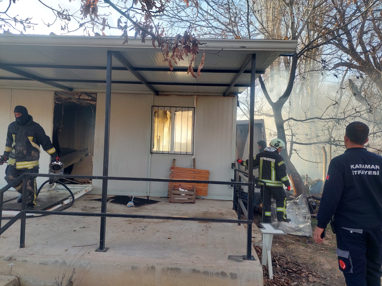 Karamanda Konteyner Bahce Evinde Yangin (2)