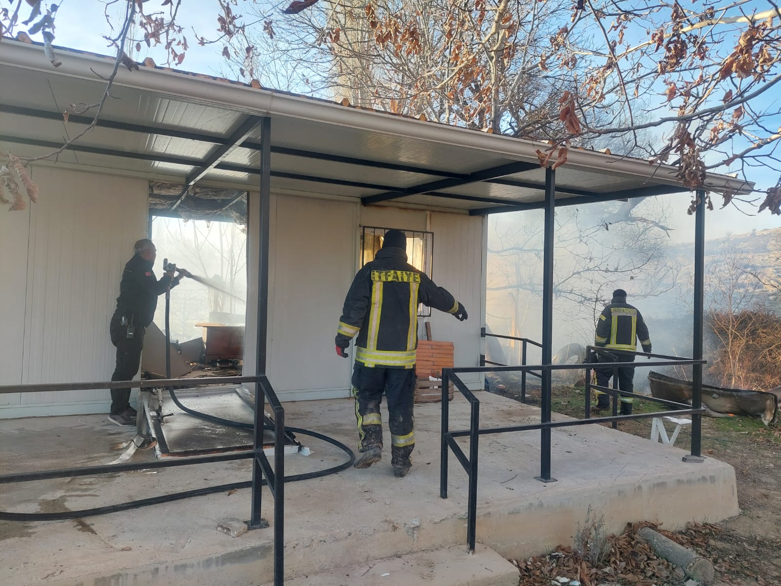Karamanda Konteyner Bahce Evinde Yangin (3)