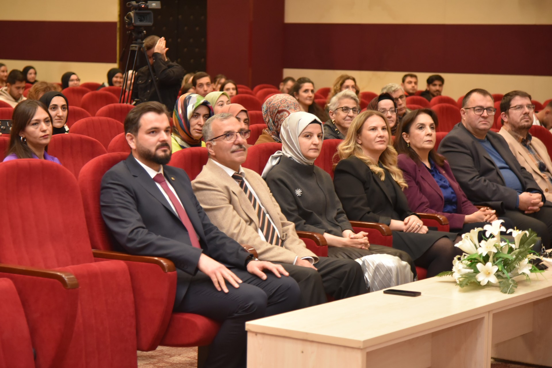 Kmude Gucun Zarafetin Ve Degisimin Adi Kadin Konulu Program Duzenlendi1